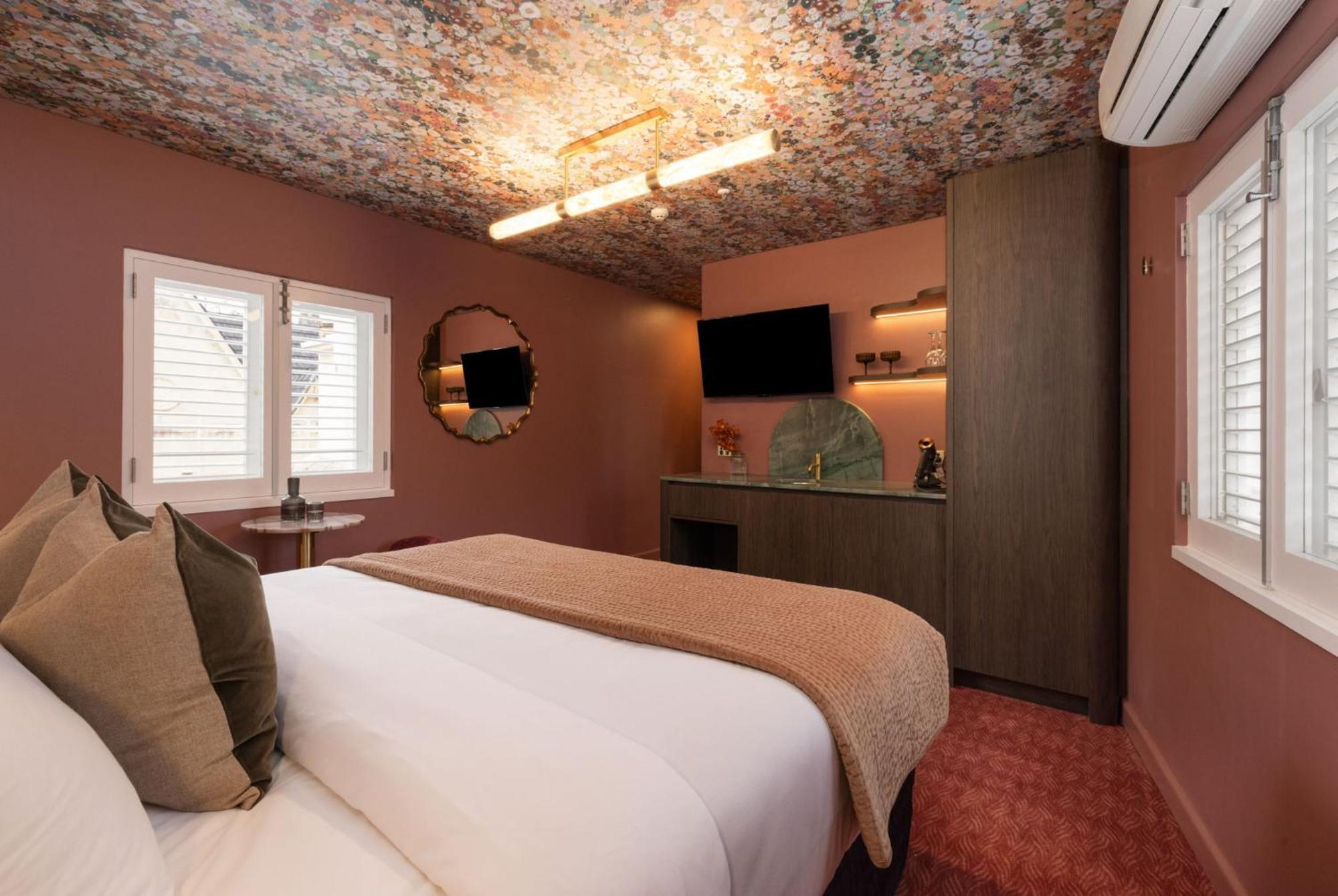 Premium King Room