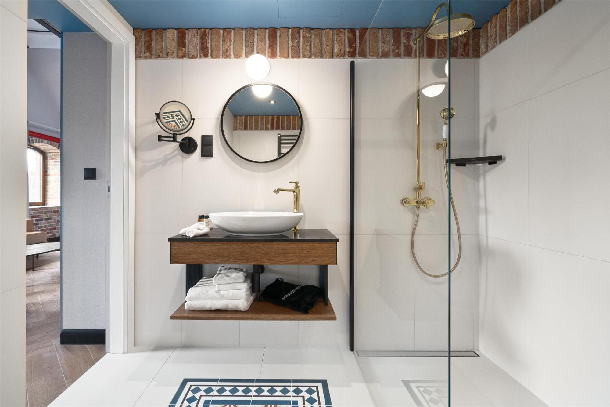 One-Bedroom Apartment with River View - Separate Building