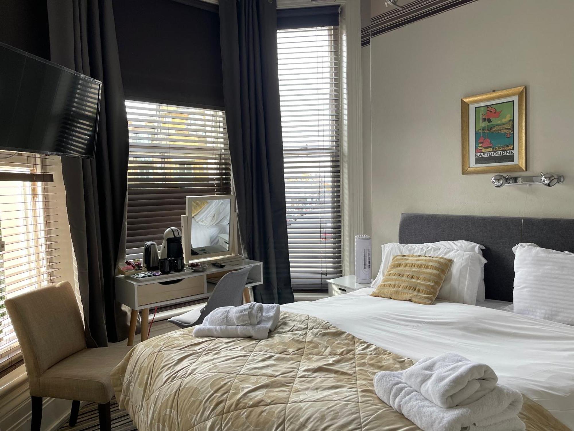 Double or Twin Room Private Bathroom