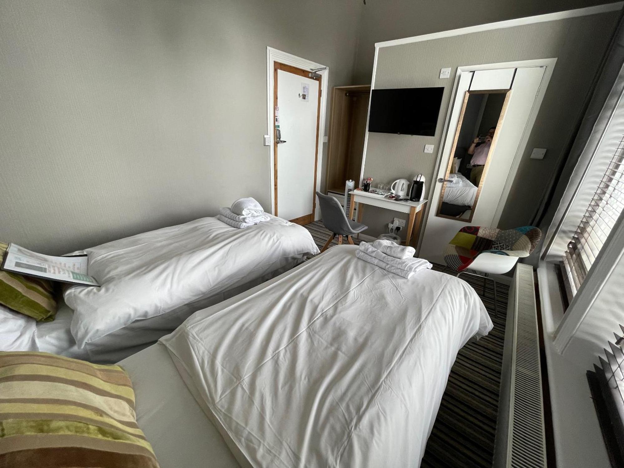 Double or Twin Room Private Bathroom