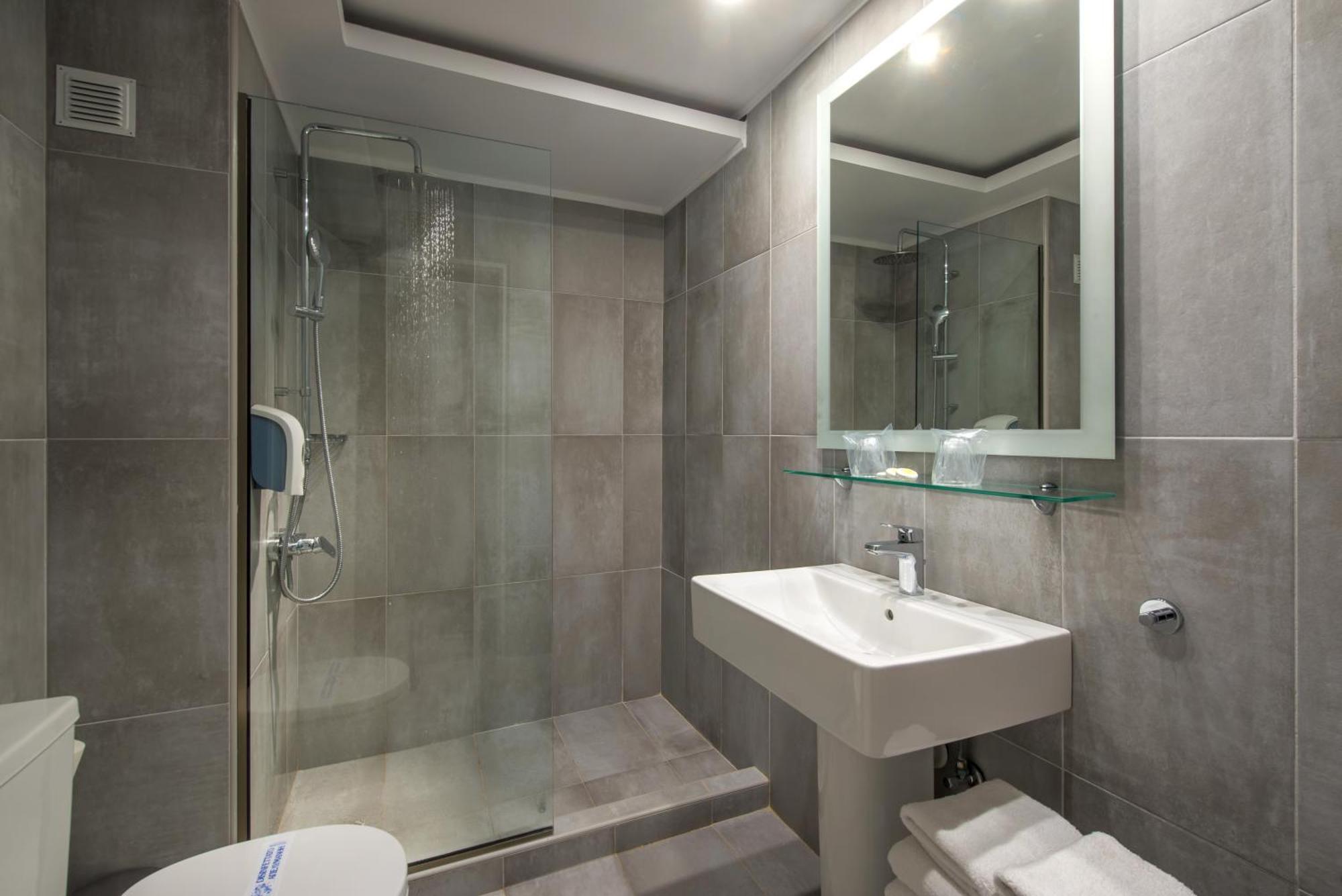 Double or Twin Room with Mountain View