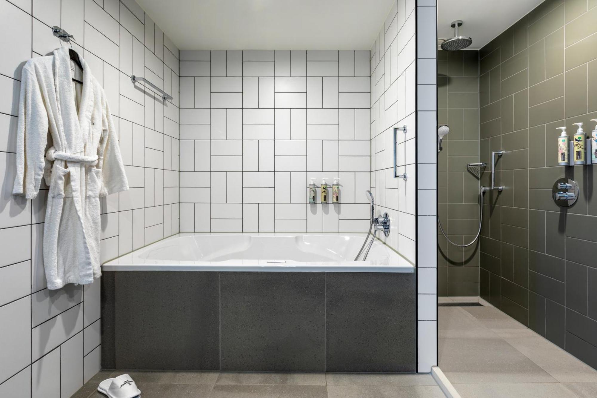 One-Bedroom Corner King Suite Whirlpool