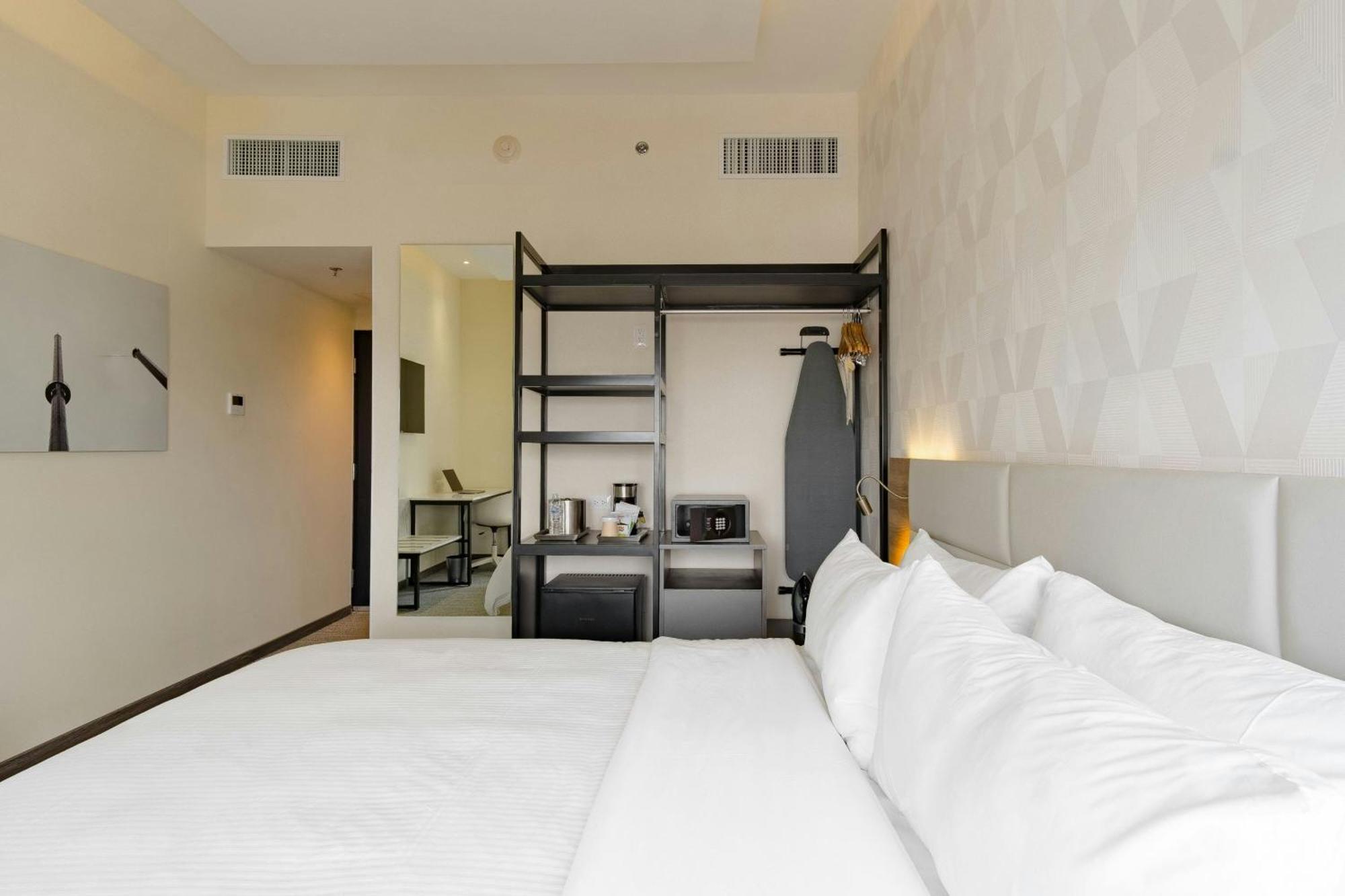 Standard King Room City View