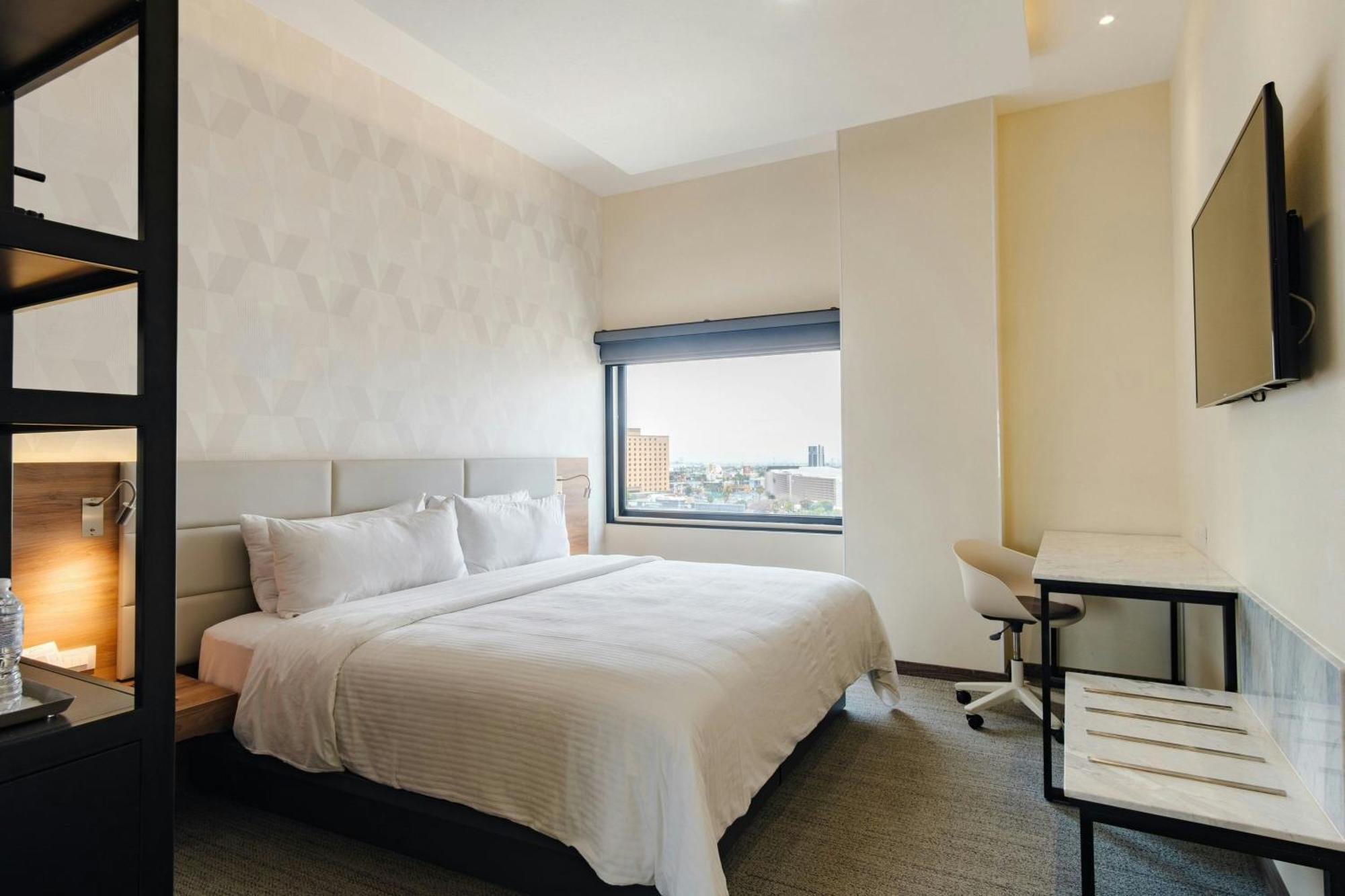 Standard King Room City View