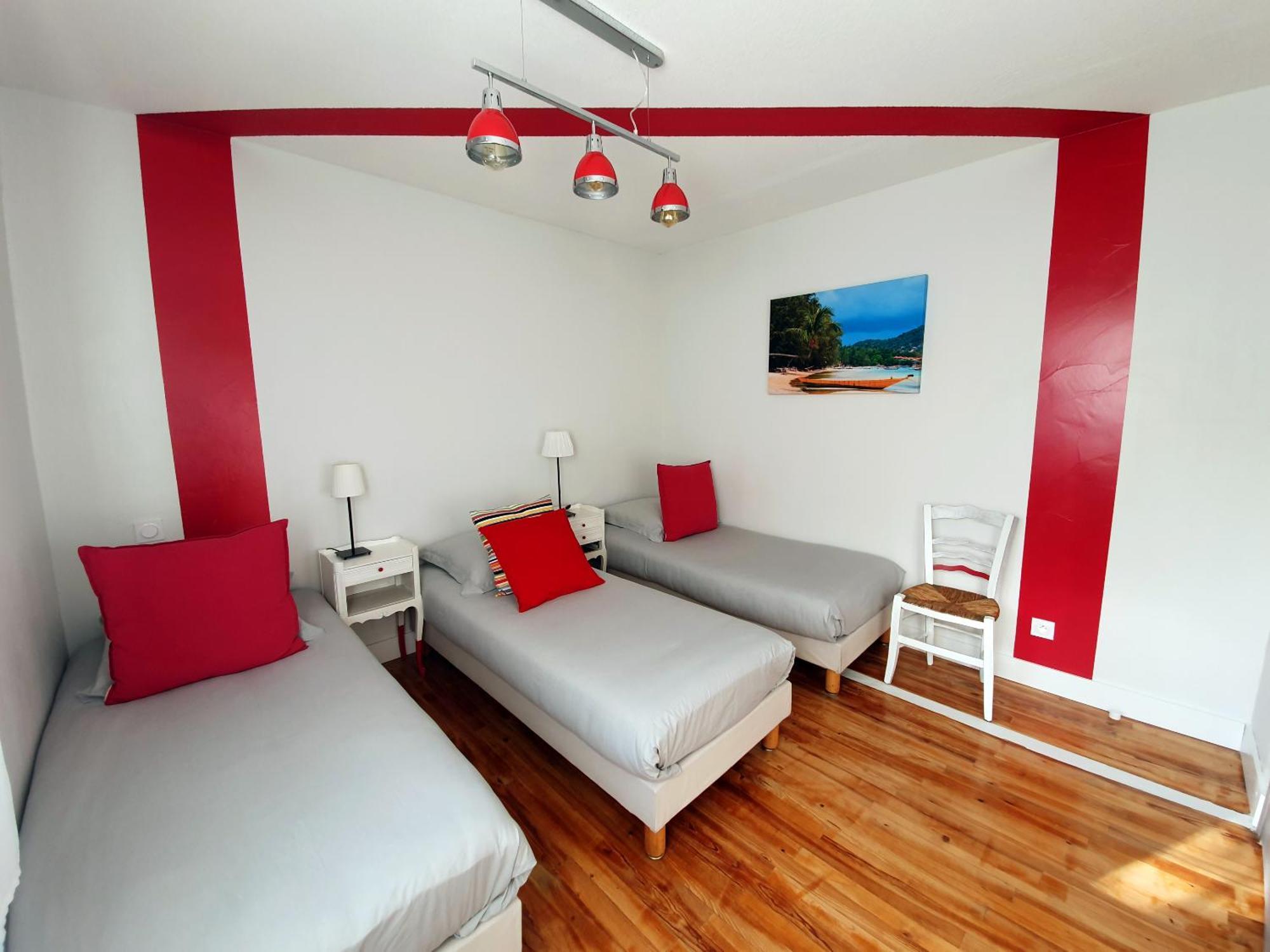 Chambre Triple avec Salle de Bains Commune