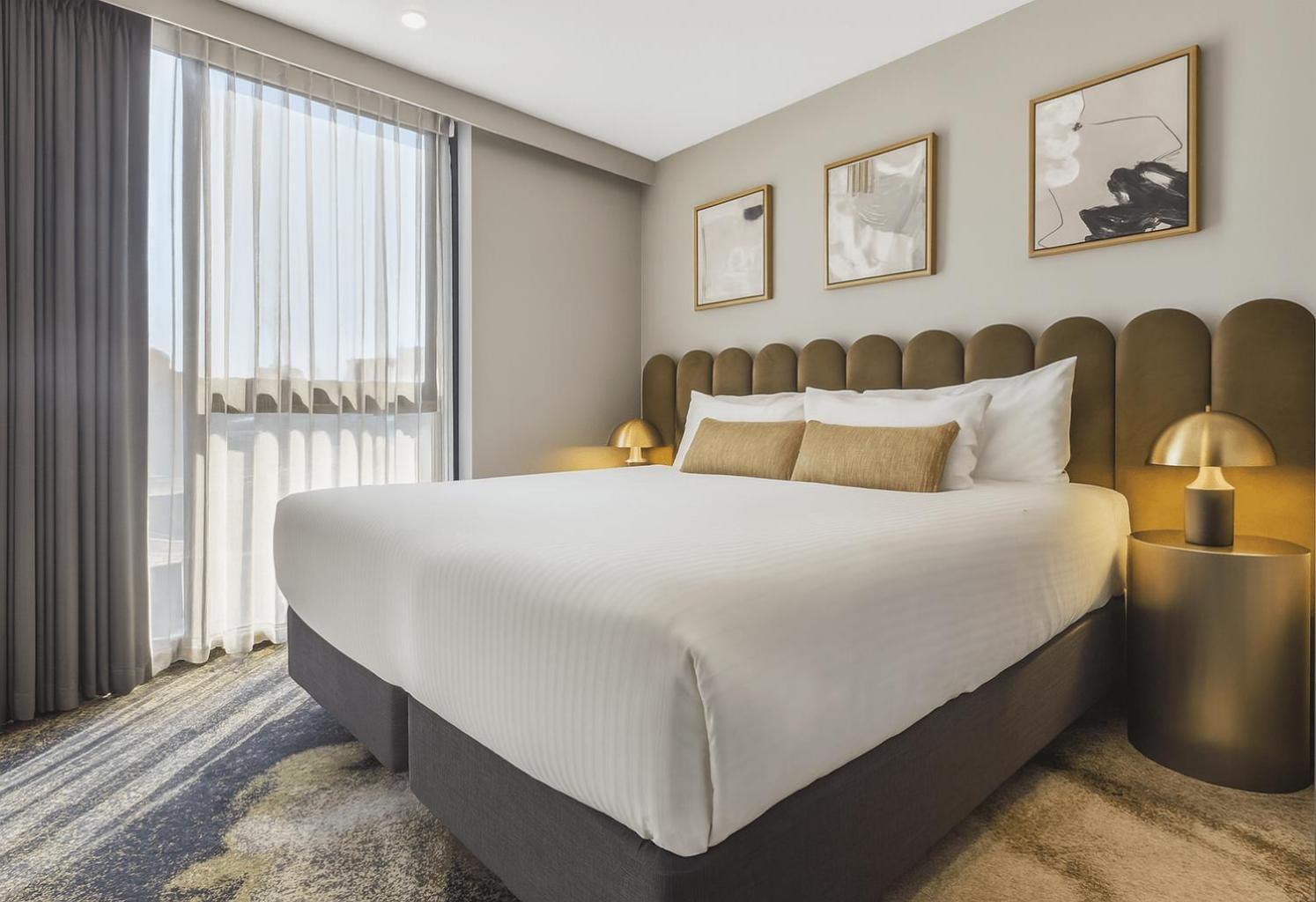 One-Bedroom Apartment King Bed