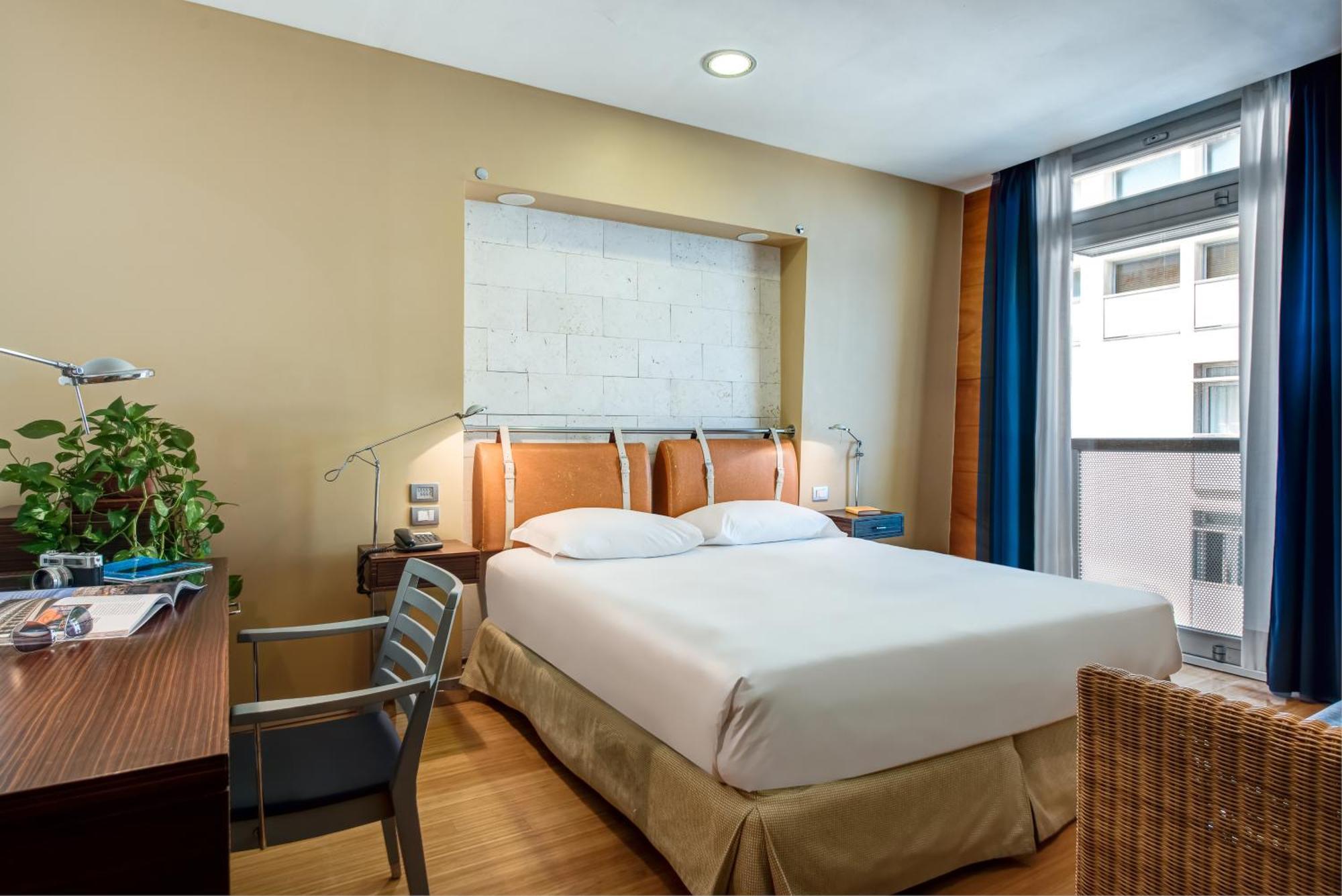 Double or Twin Room Partial Sea View