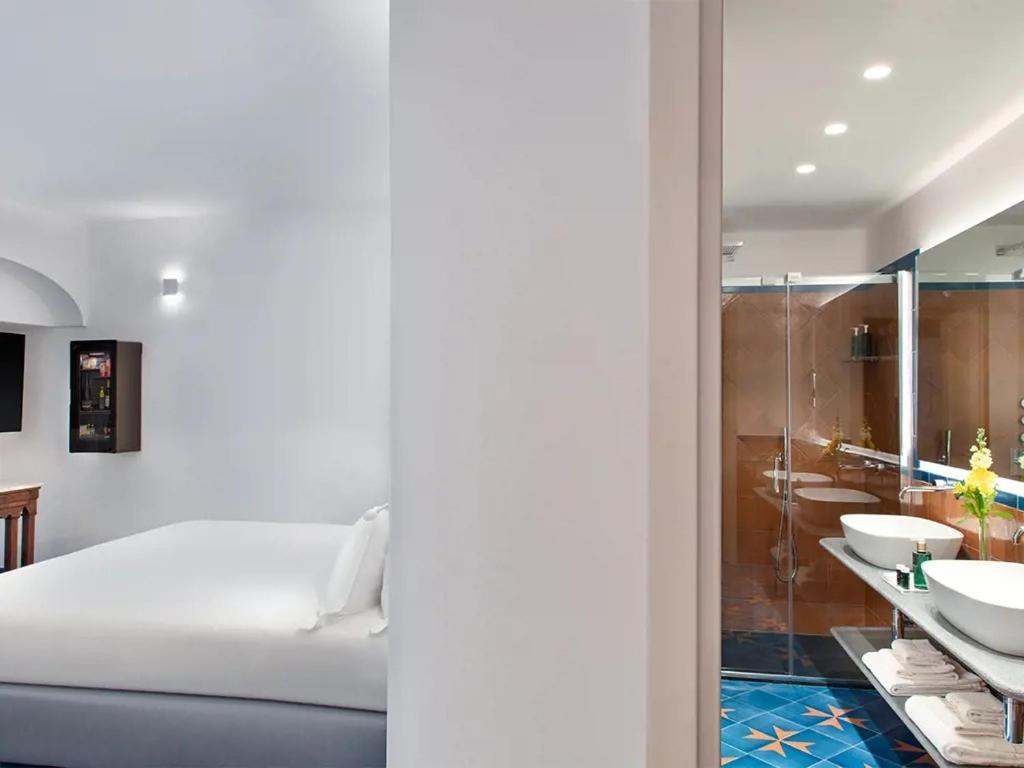 Deluxe tweepersoonskamer met balkon en uitzicht op zee