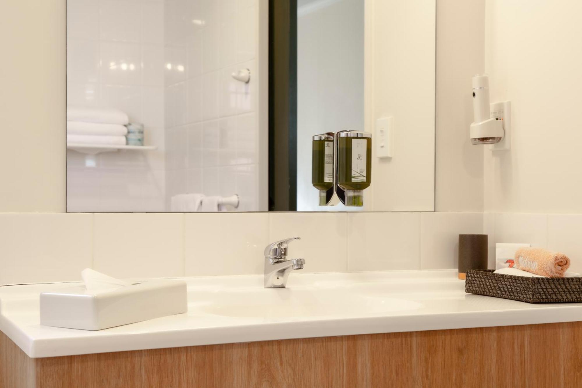 Deluxe King Studio Spa Bath