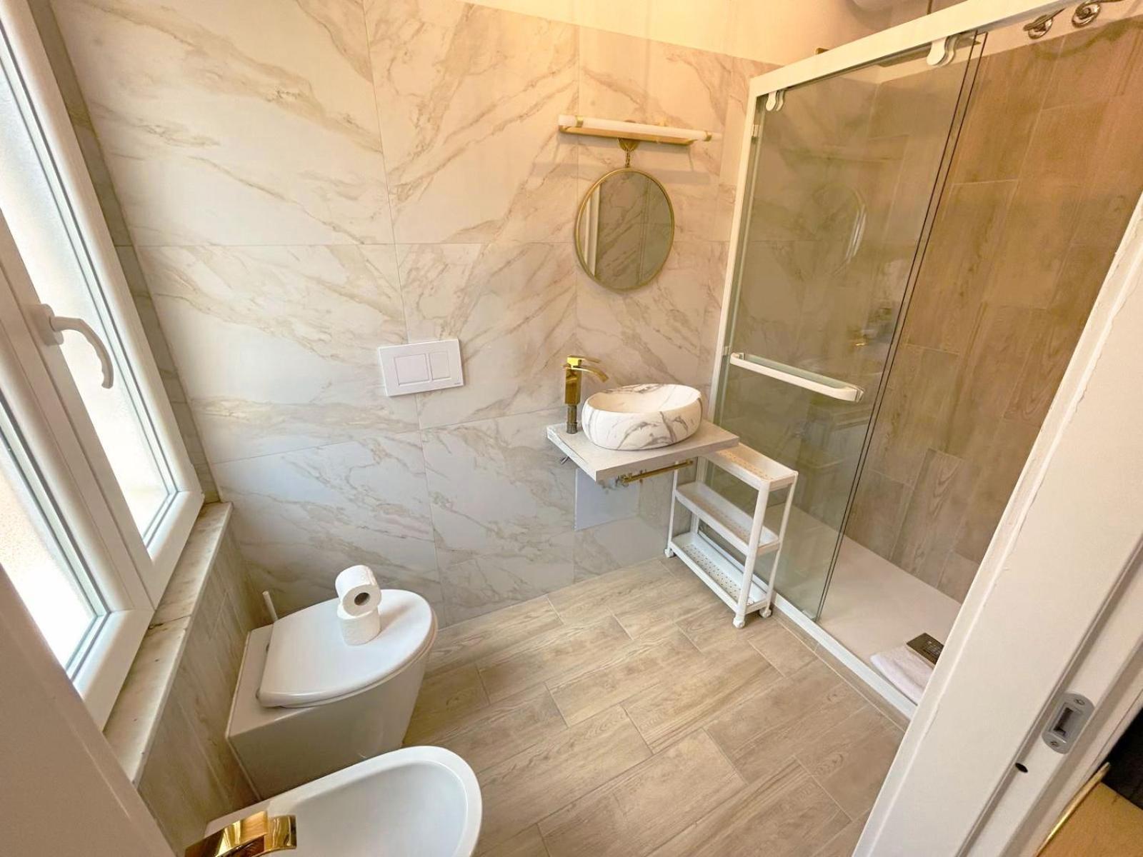 Dreibettzimmer mit Balkon