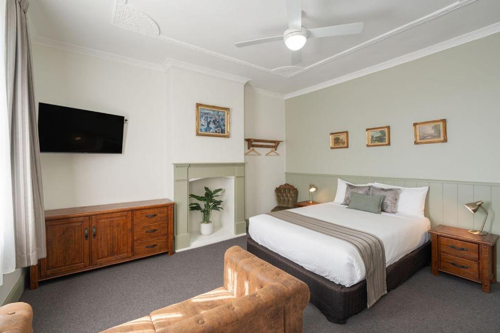 Heritage Deluxe Queen Room