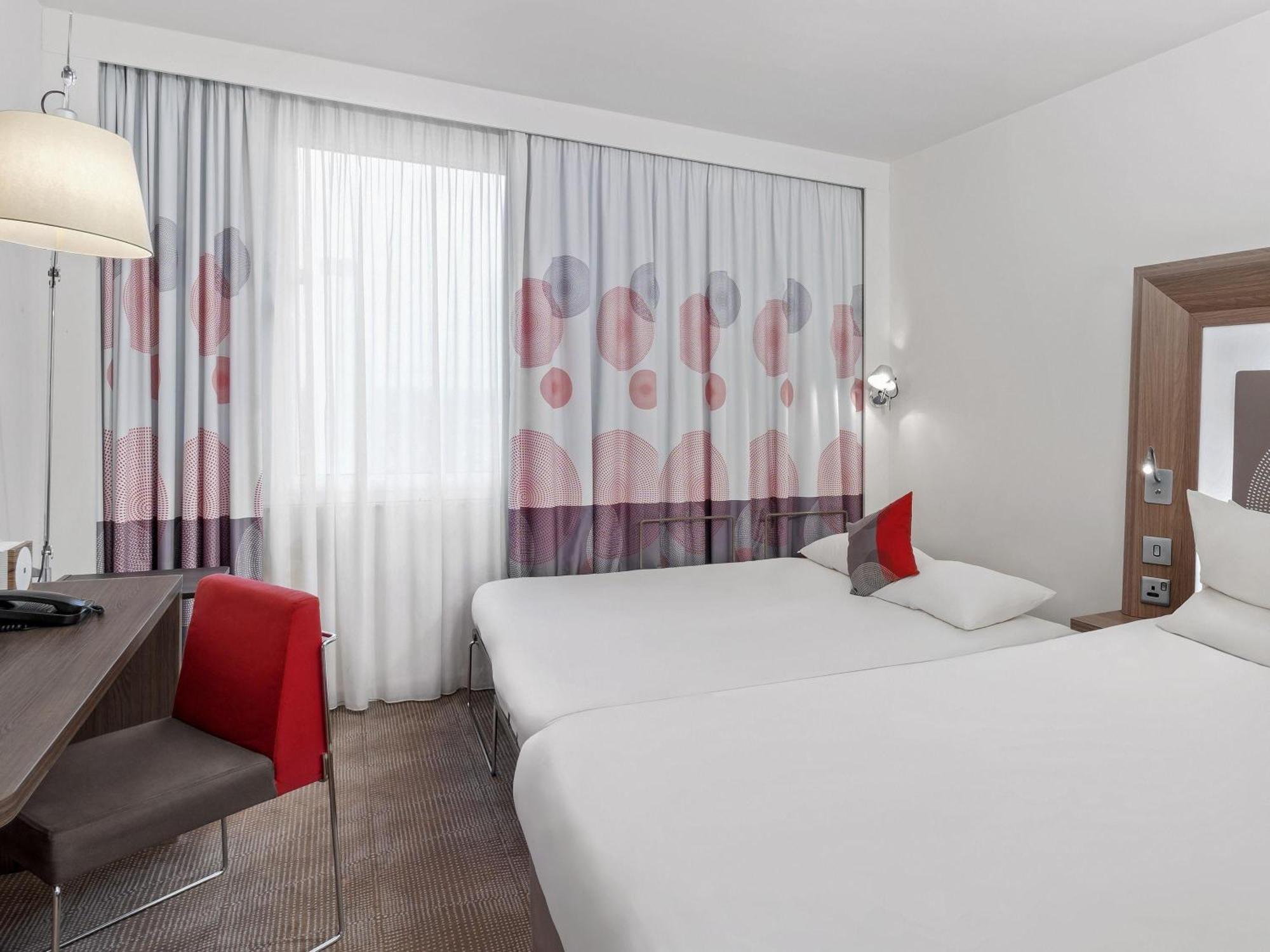 Habitación Estándar con 1 cama grande y sofá cama