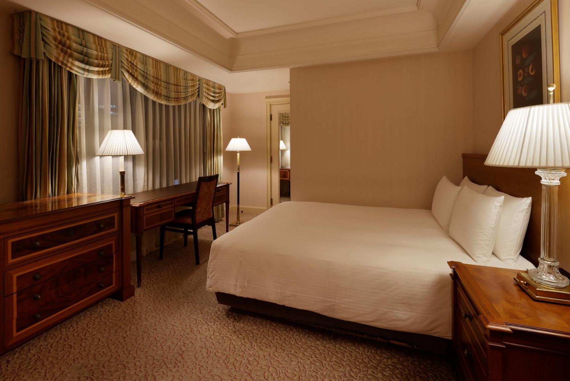 Standard Double Room Late Check 1600 Early Check-out 1000 Non-Smoking