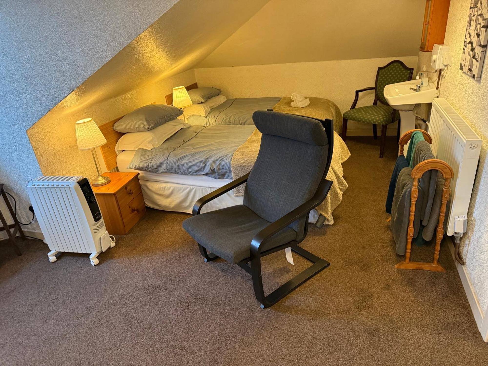 Basic Triple Room with Shared Bathroom