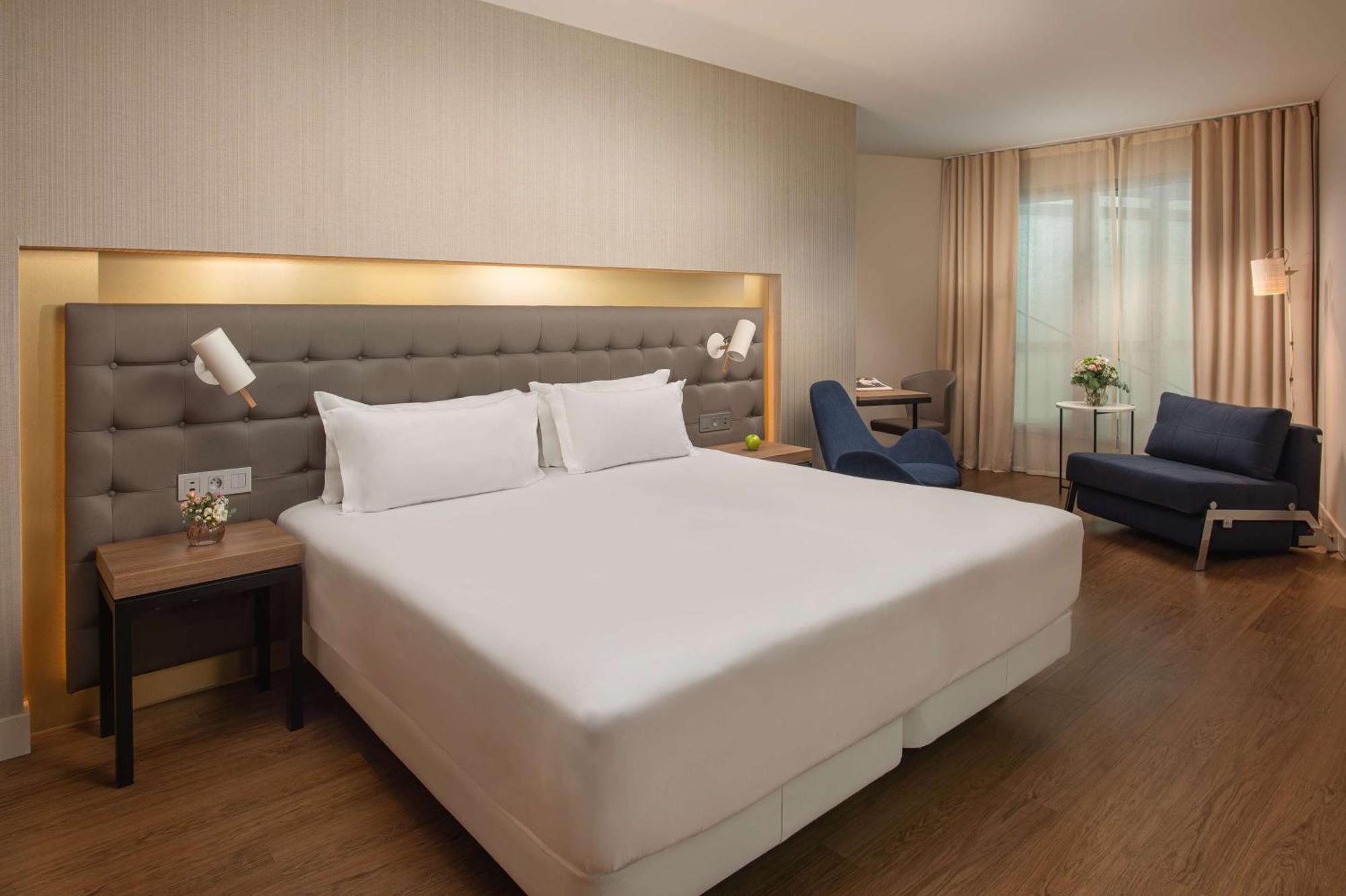 Deluxe Doppel- oder Zweibettzimmer mit Zustellbetten (3 Erwachsene + 1 Kind)