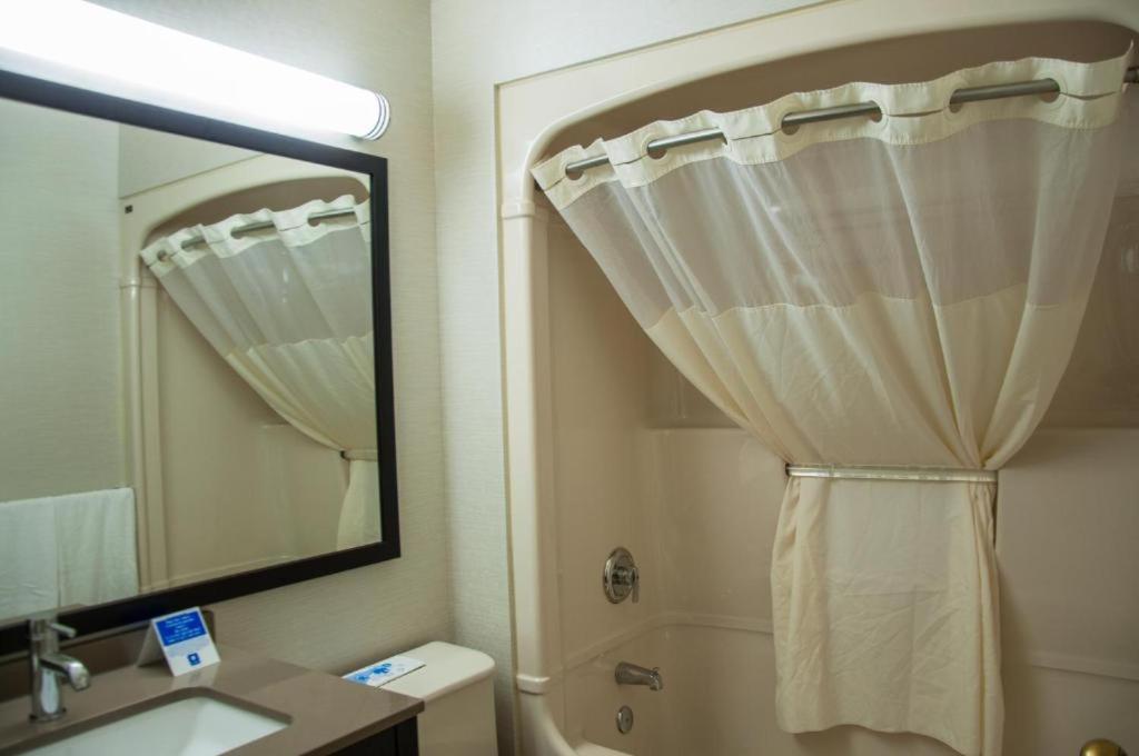 Deluxe Room with Two Queen Beds - Upper Floor