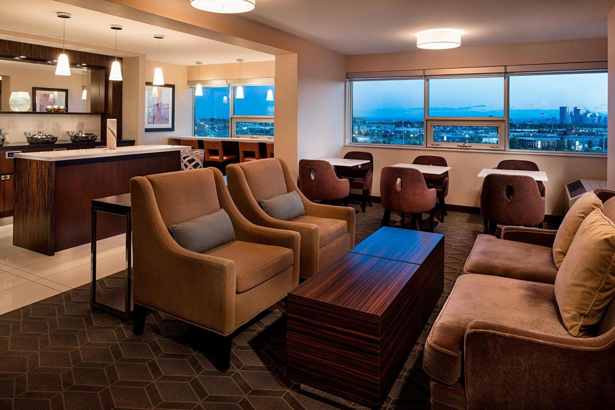 Deluxe King Room Club Access
