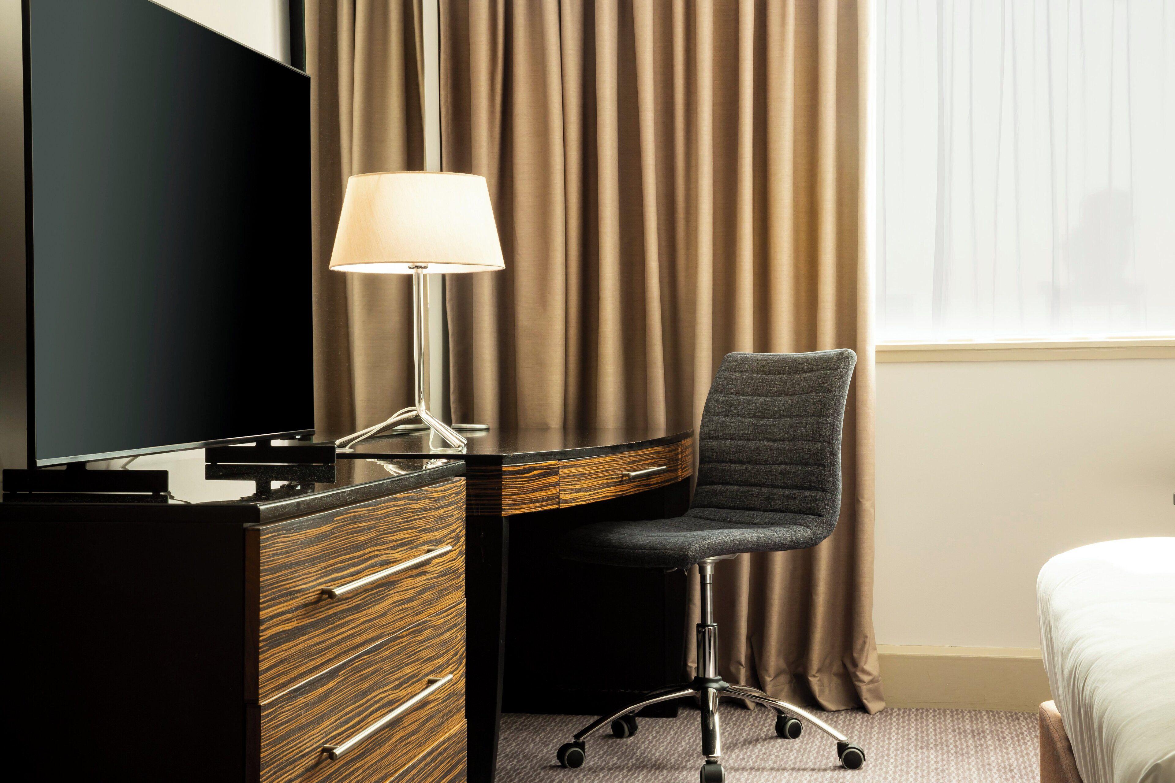 Standard Queen Room River View Disability Access