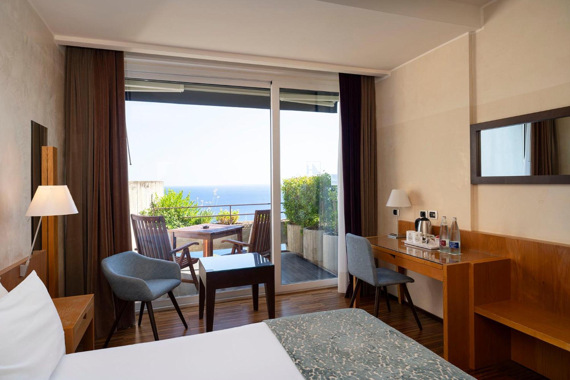 Double or Twin Room Superior Balcony Premium Sea View,1706782333:JPEG
