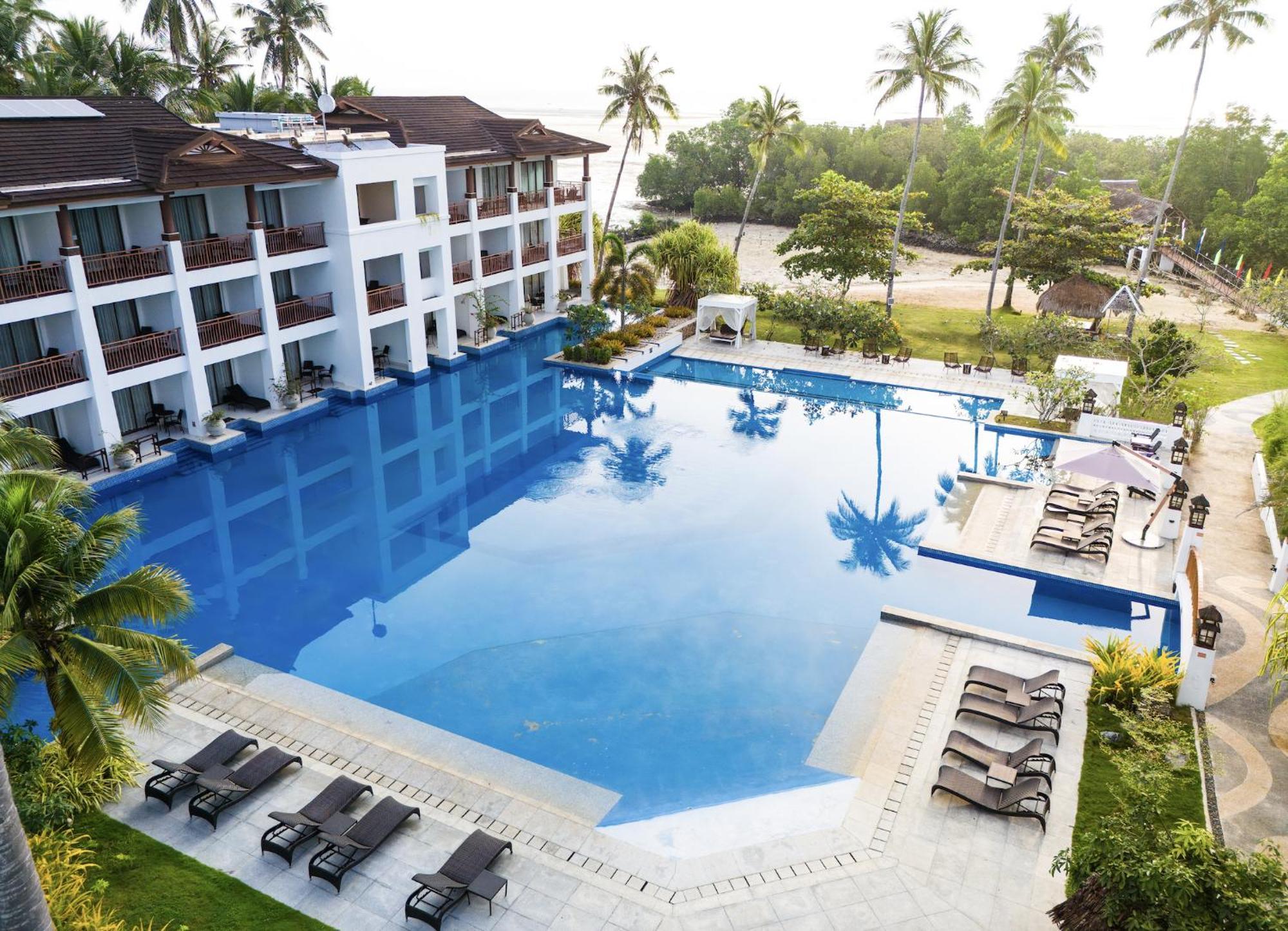 Habitación con acceso a la piscina