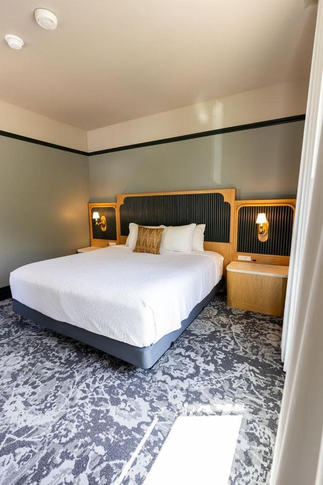 King Room - Non-Smoking