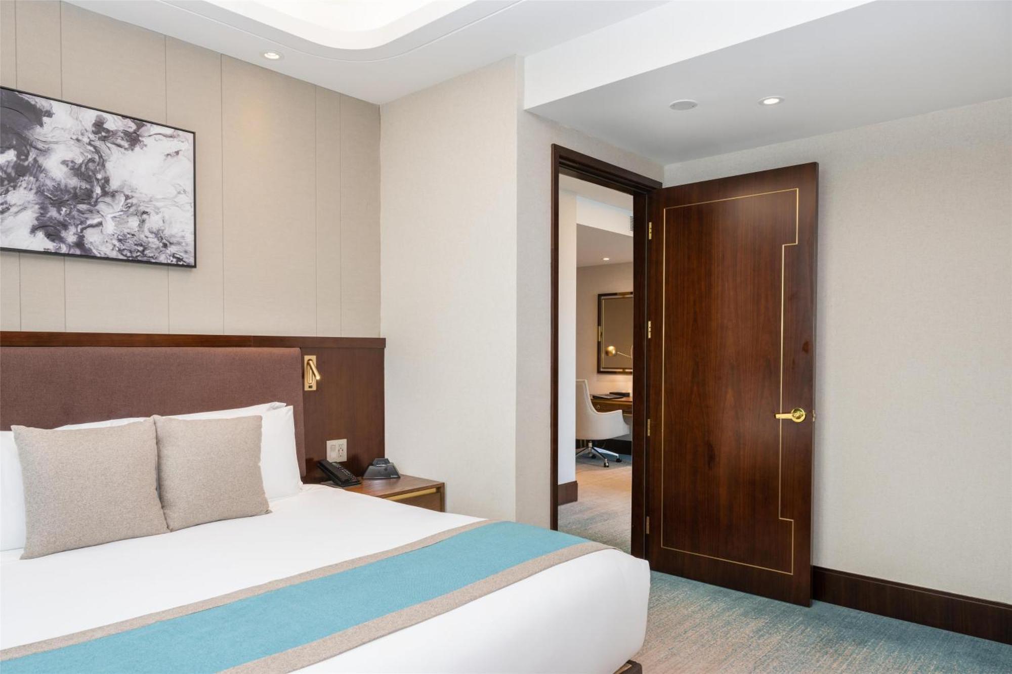 Deluxe Two-Bedroom Suite with Two King Beds