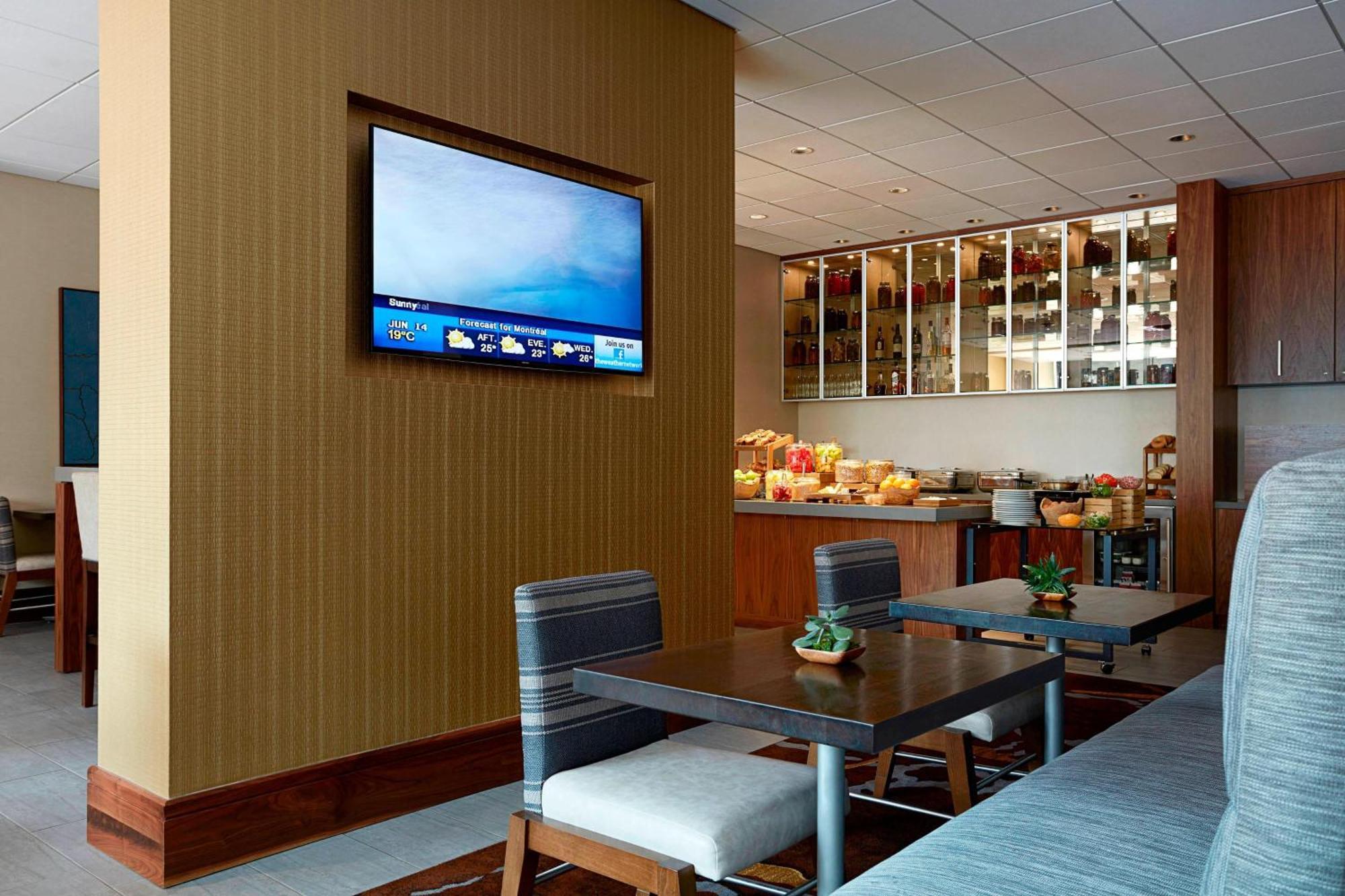 Club King Room Lounge Access