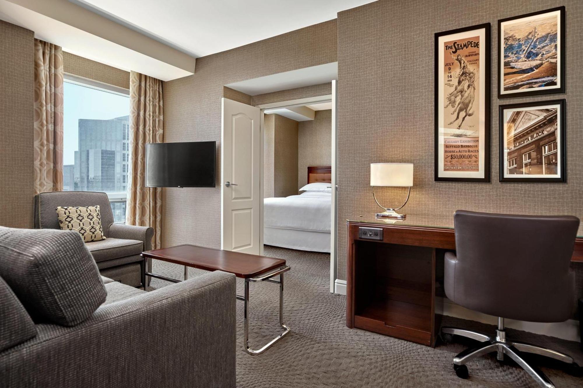 Classic 1 Bedroom Suite, 1 King, Sofa bed