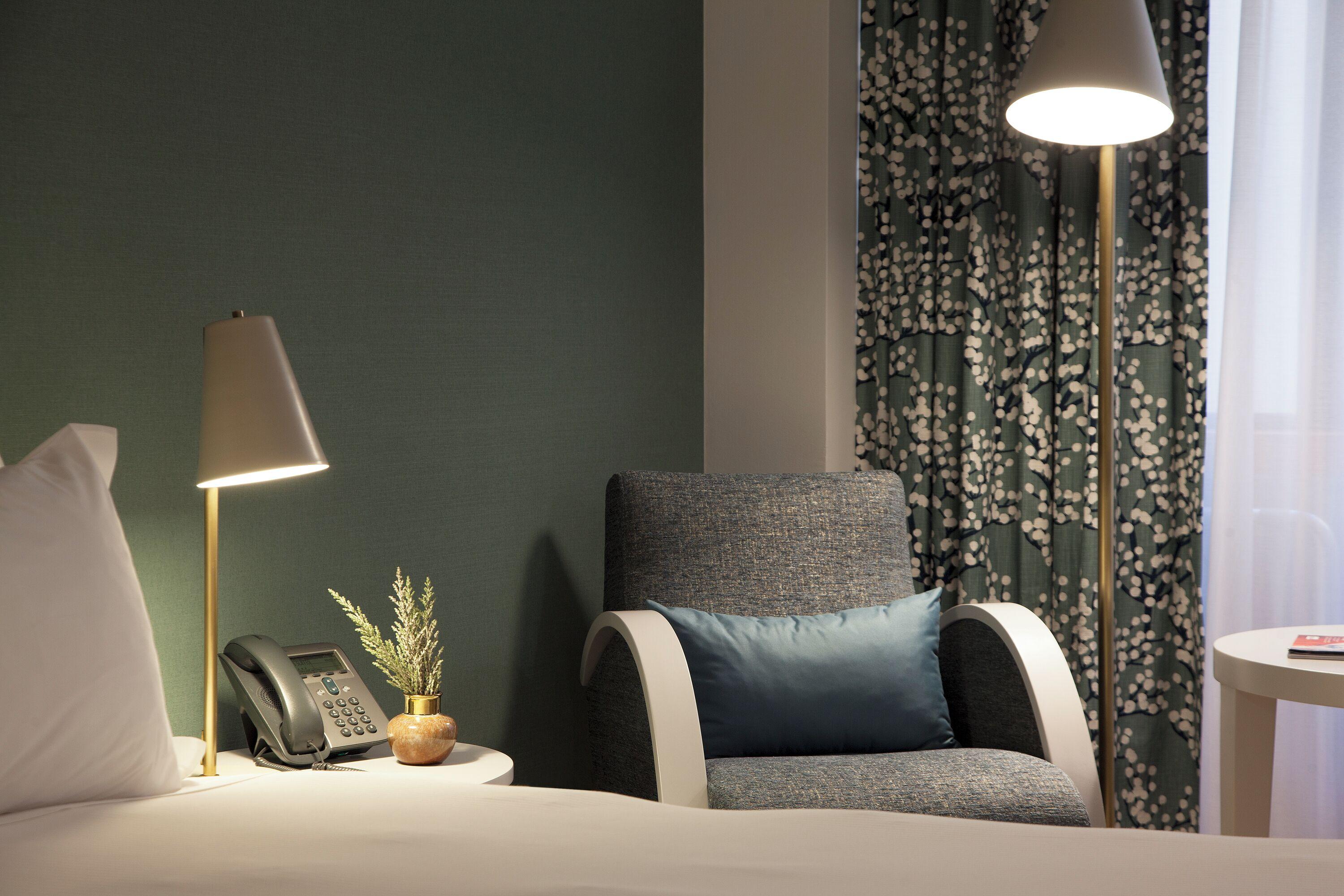 Deluxe One-Bedroom Apartment