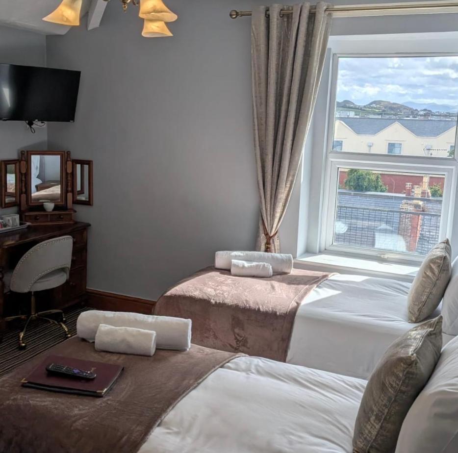 Twin Room with Mountain View