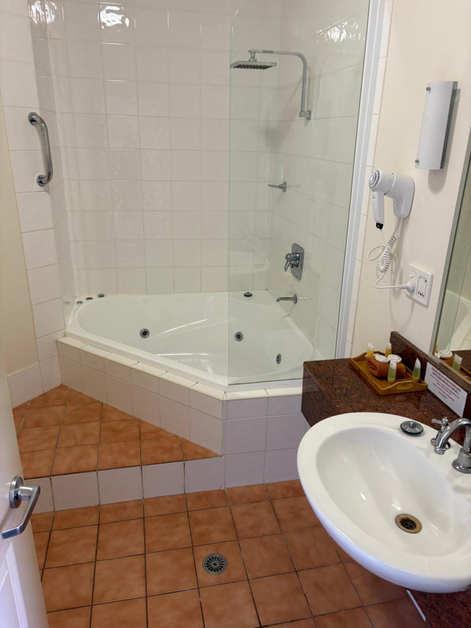 King Room with Spa Bath