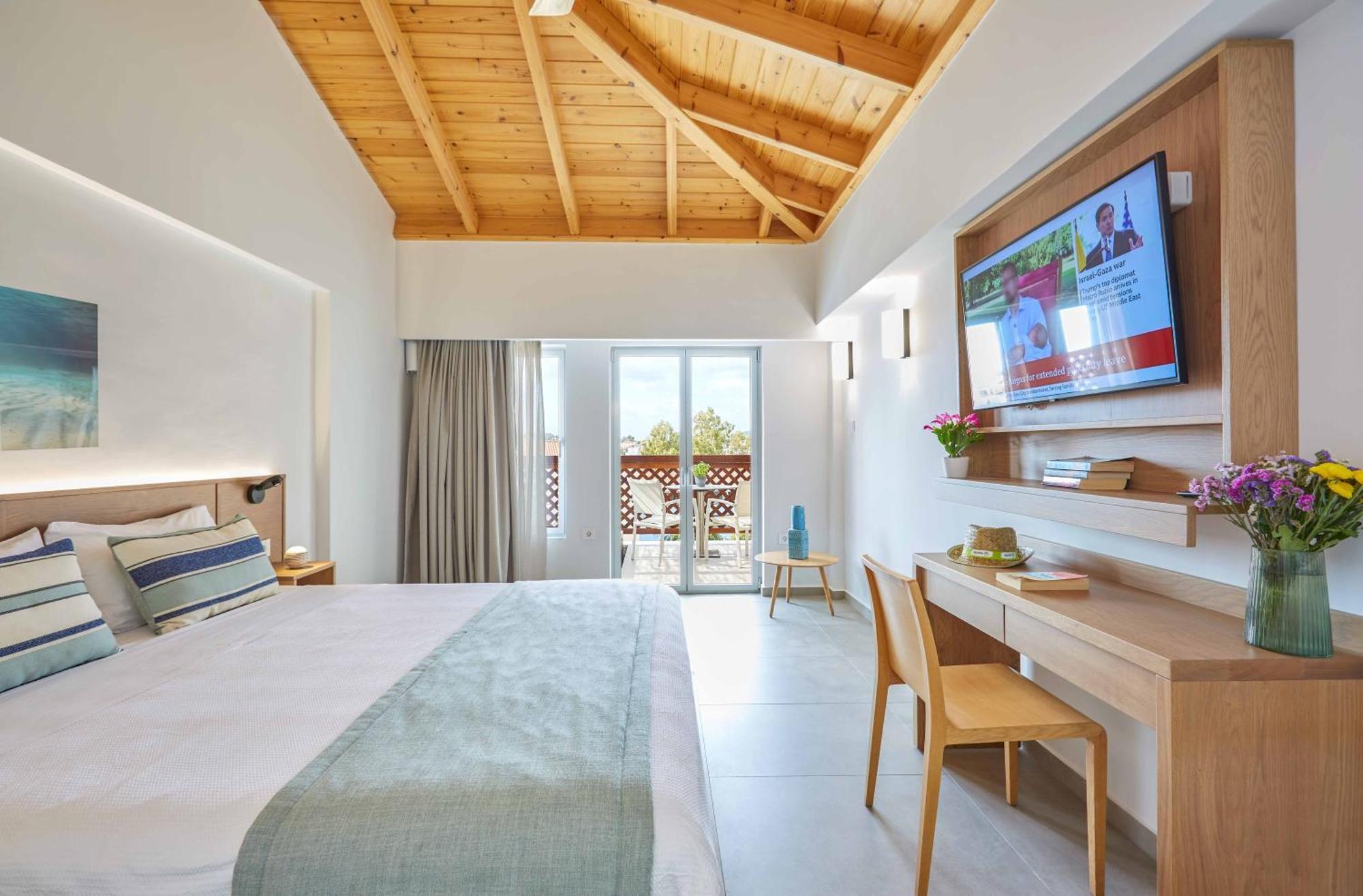 Signature Room with Outdoor Jacuzzi