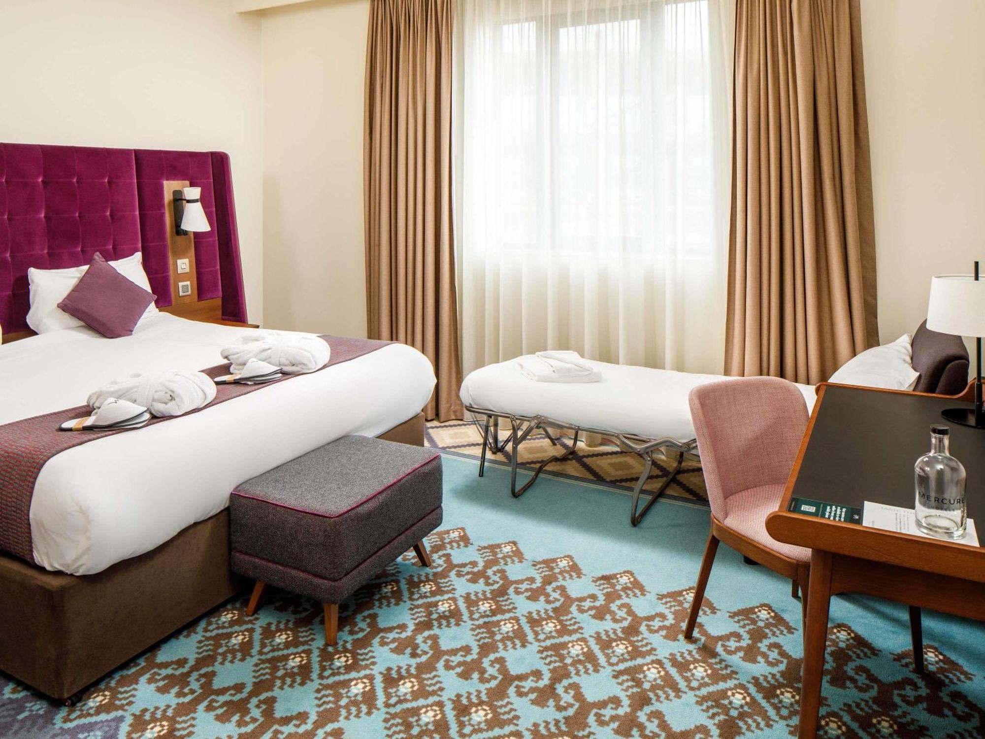 Privilege Queen Room with Convertible Sofa,1716970655:JPEG