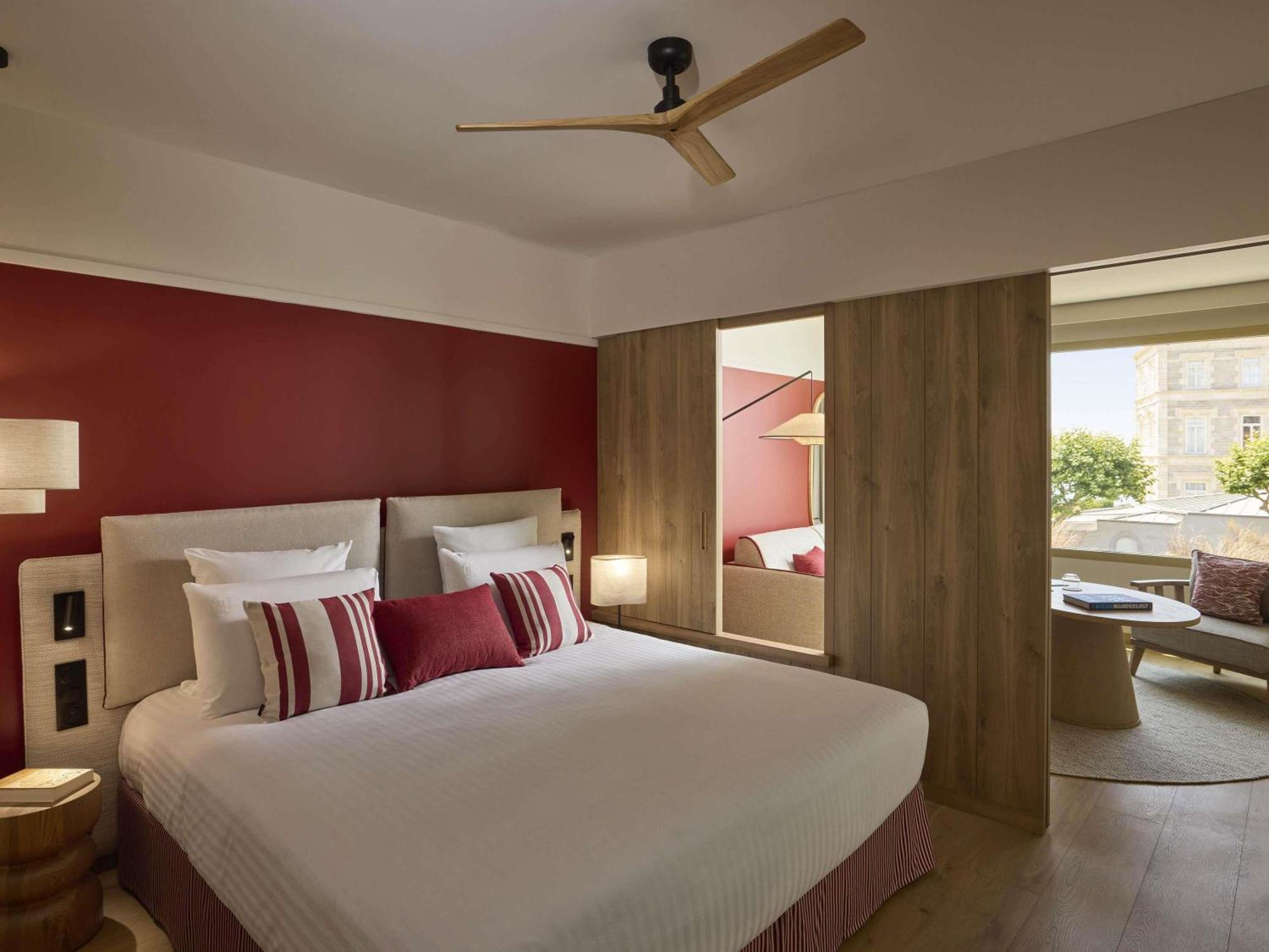 Deluxe King Suite with Sofa Bed