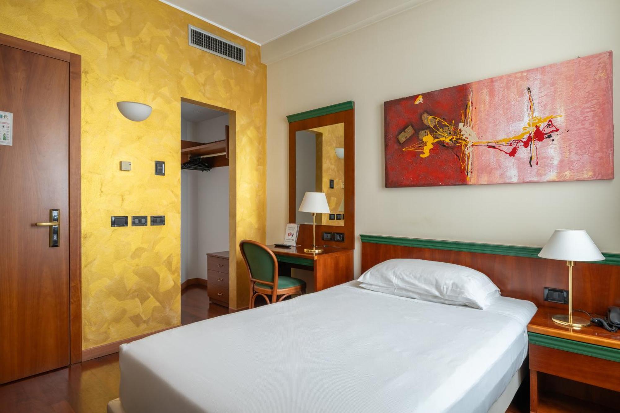 Single Room,1716987367:JPEG