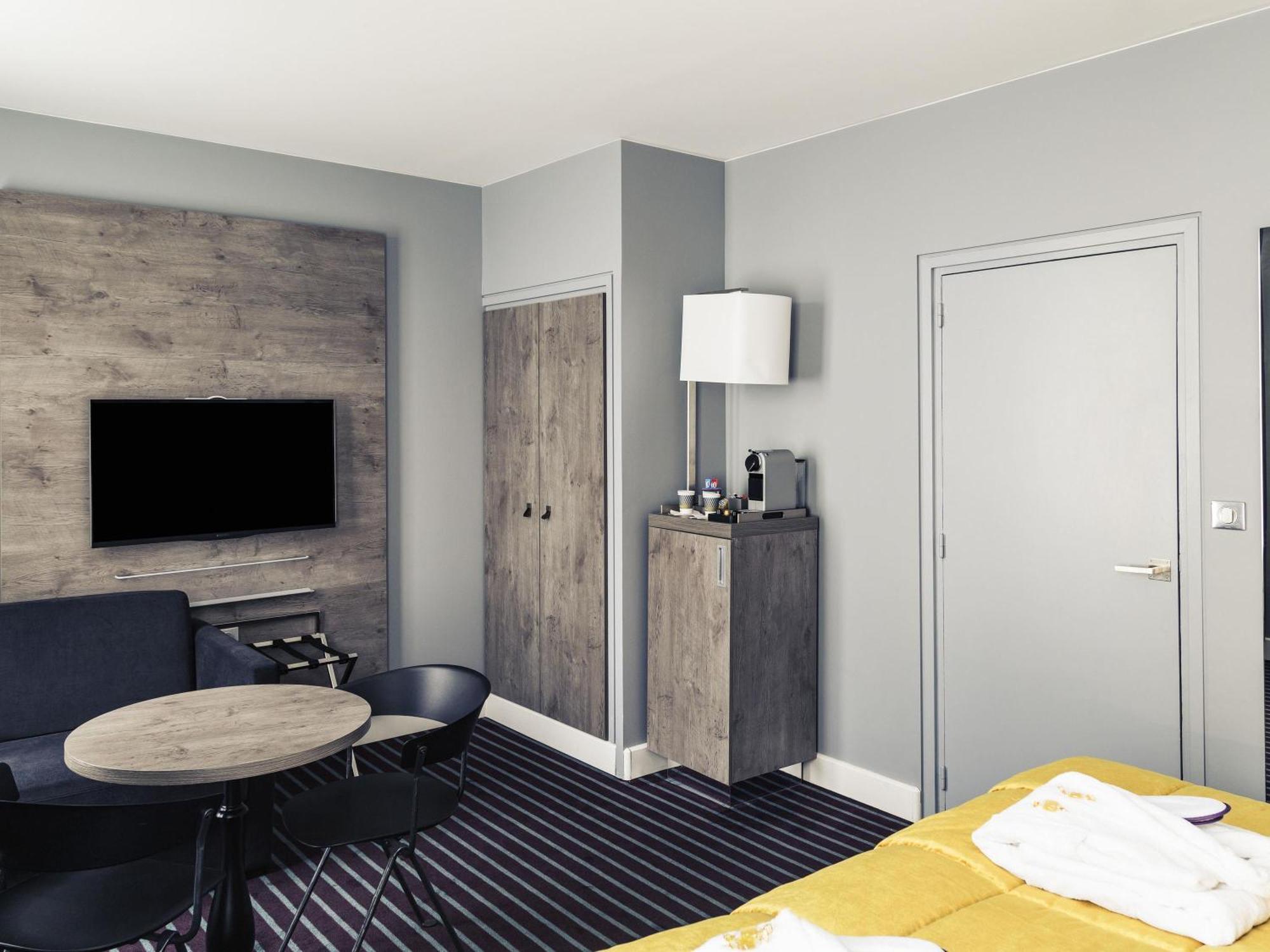Privilege King Room Sofa Bed