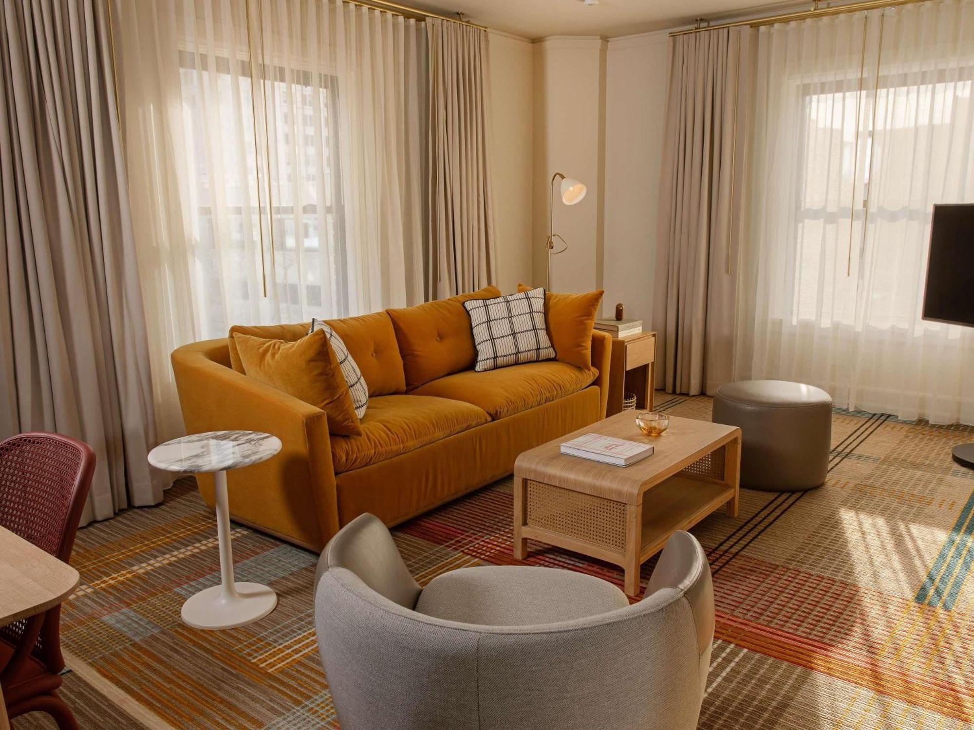 Premier Corner King Suite with City View