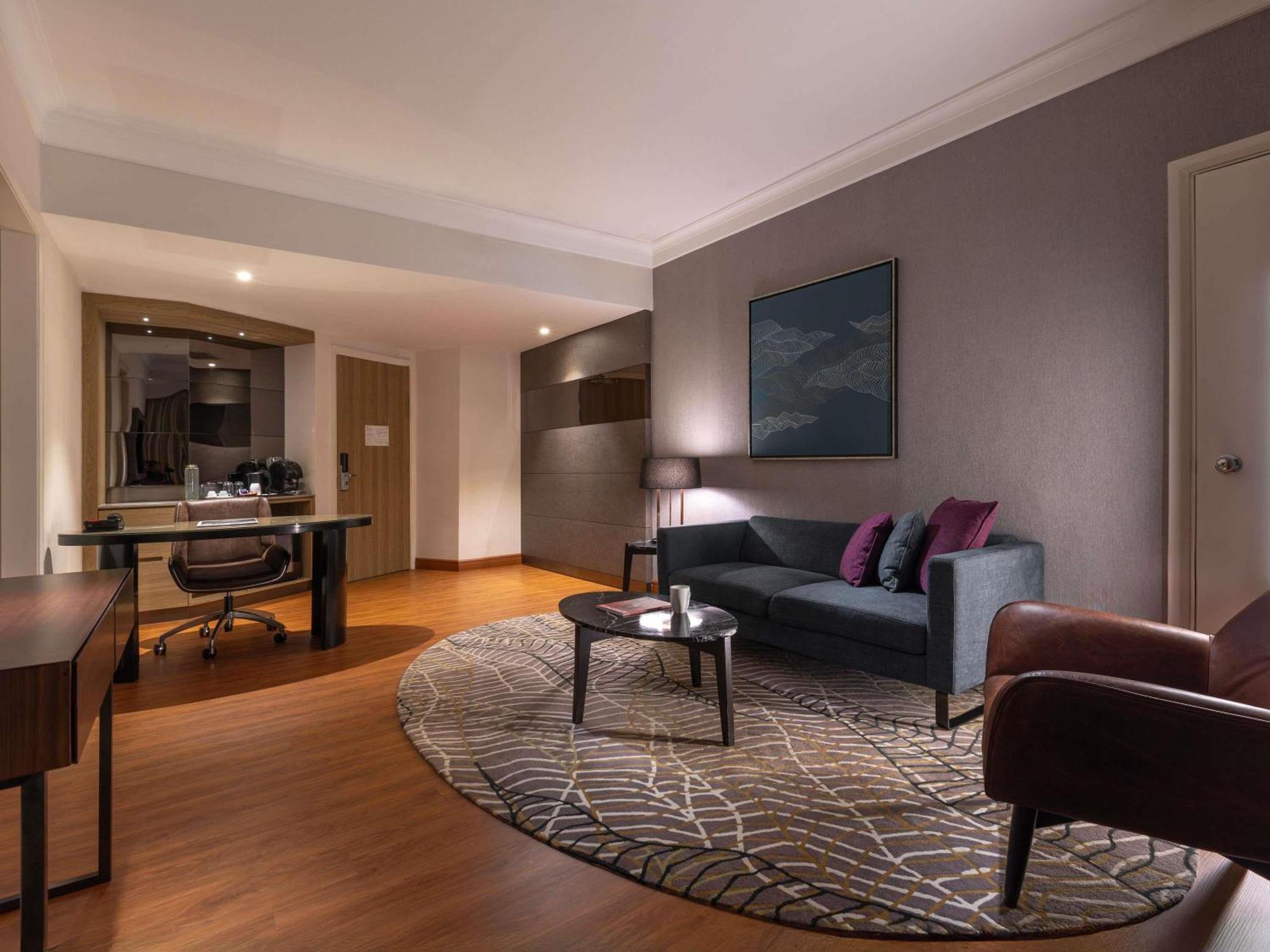 Junior King Suite