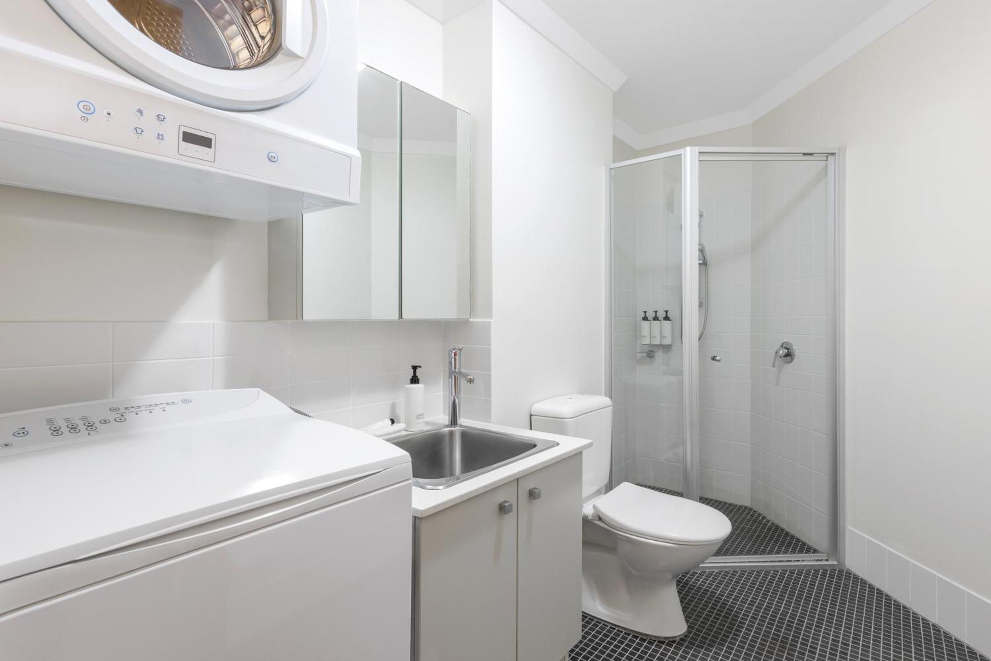 Two-Bedroom Apartment 2 Queen Beds