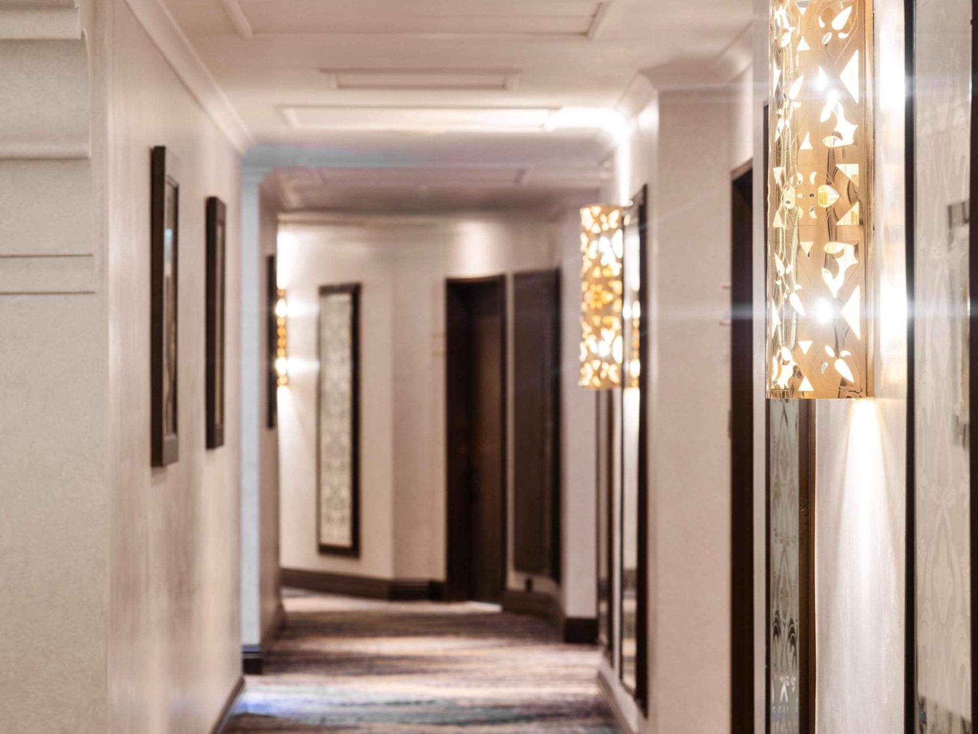 Deluxe Presidential Suite Double Bed Two Single Beds Partial Kaaba View,1717055773:JPEG