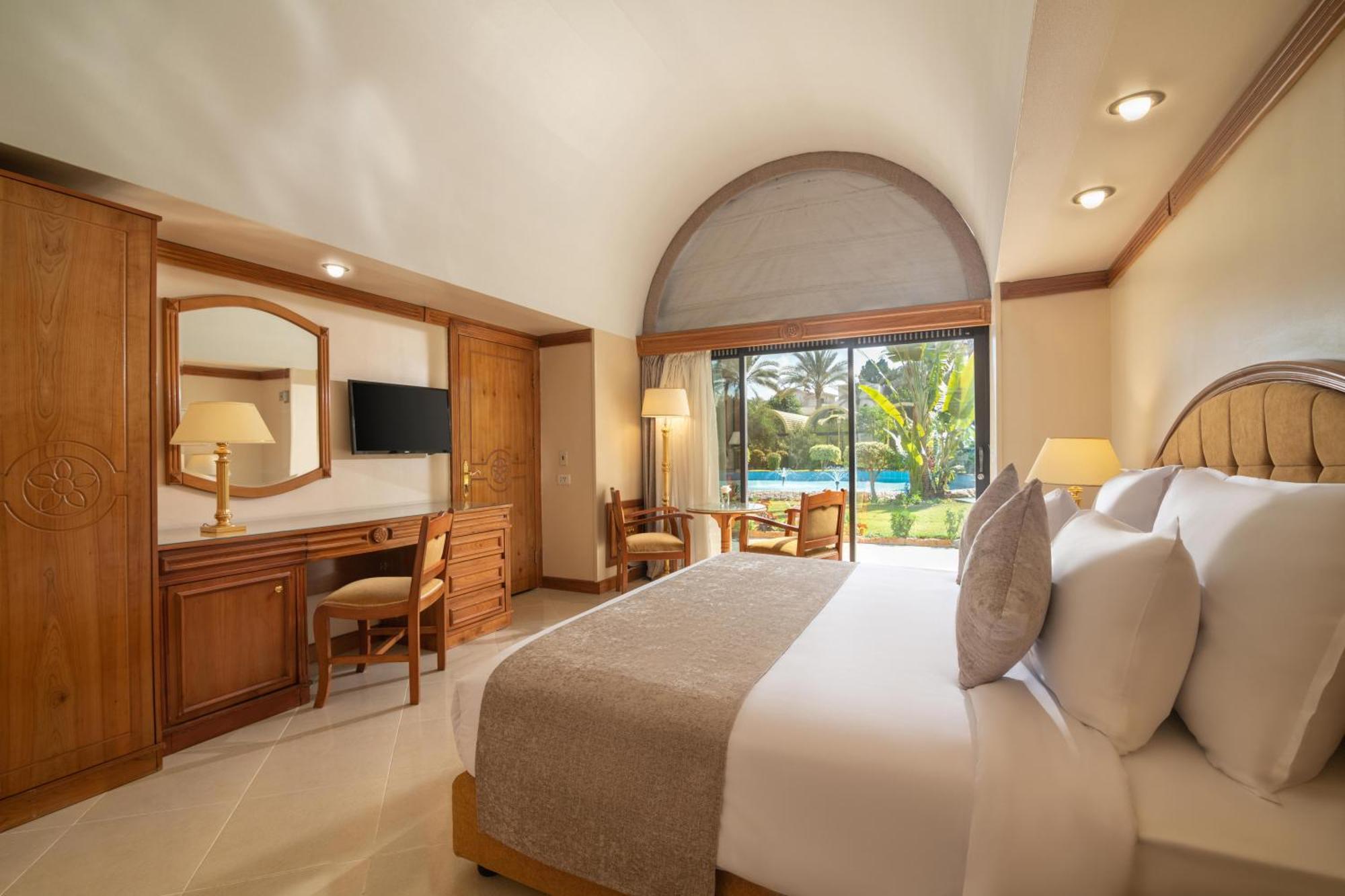 Superior, King or Twin Bed, Garden View