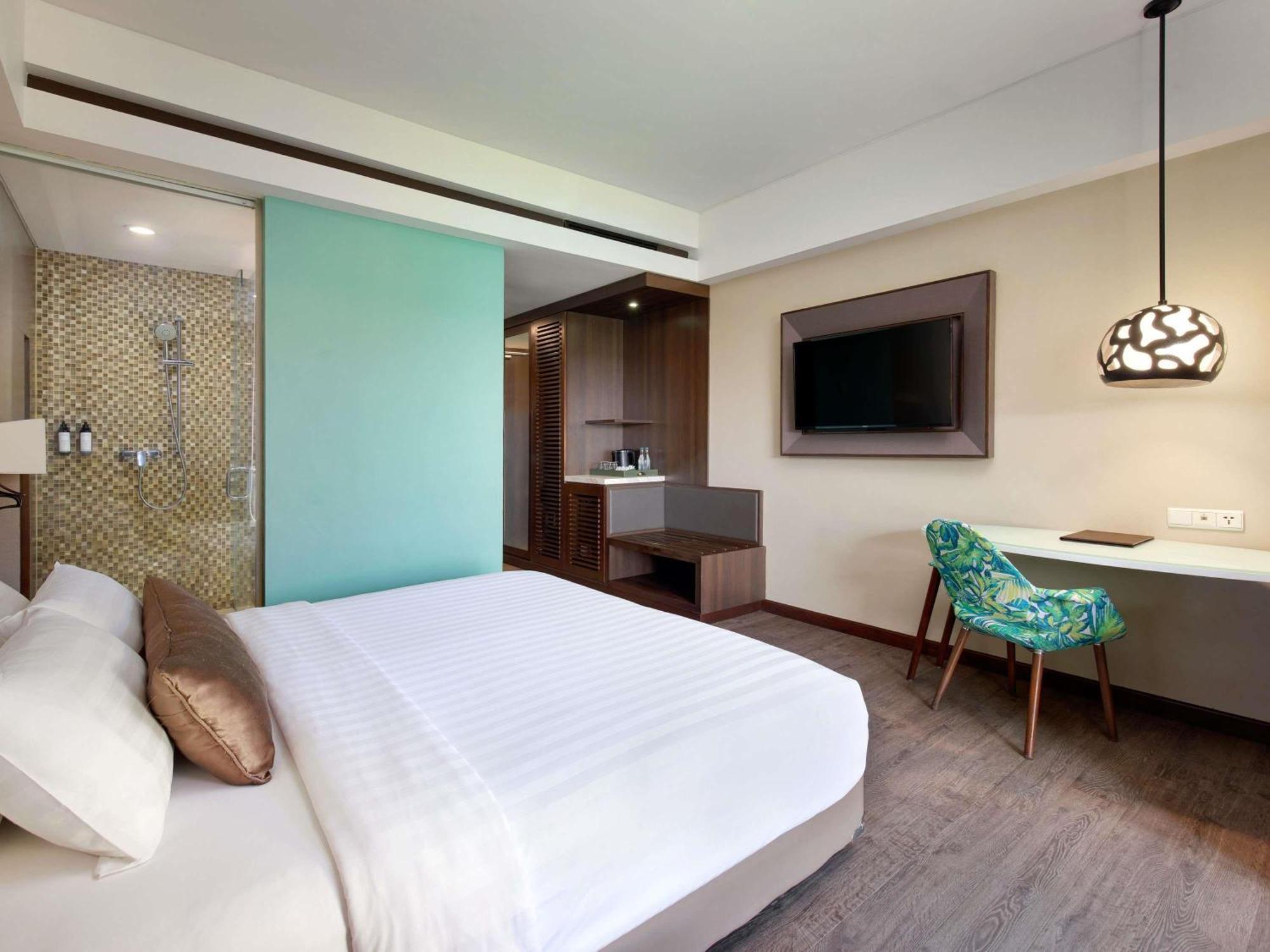 Deluxe Zimmer mit Balkon und Poolblick