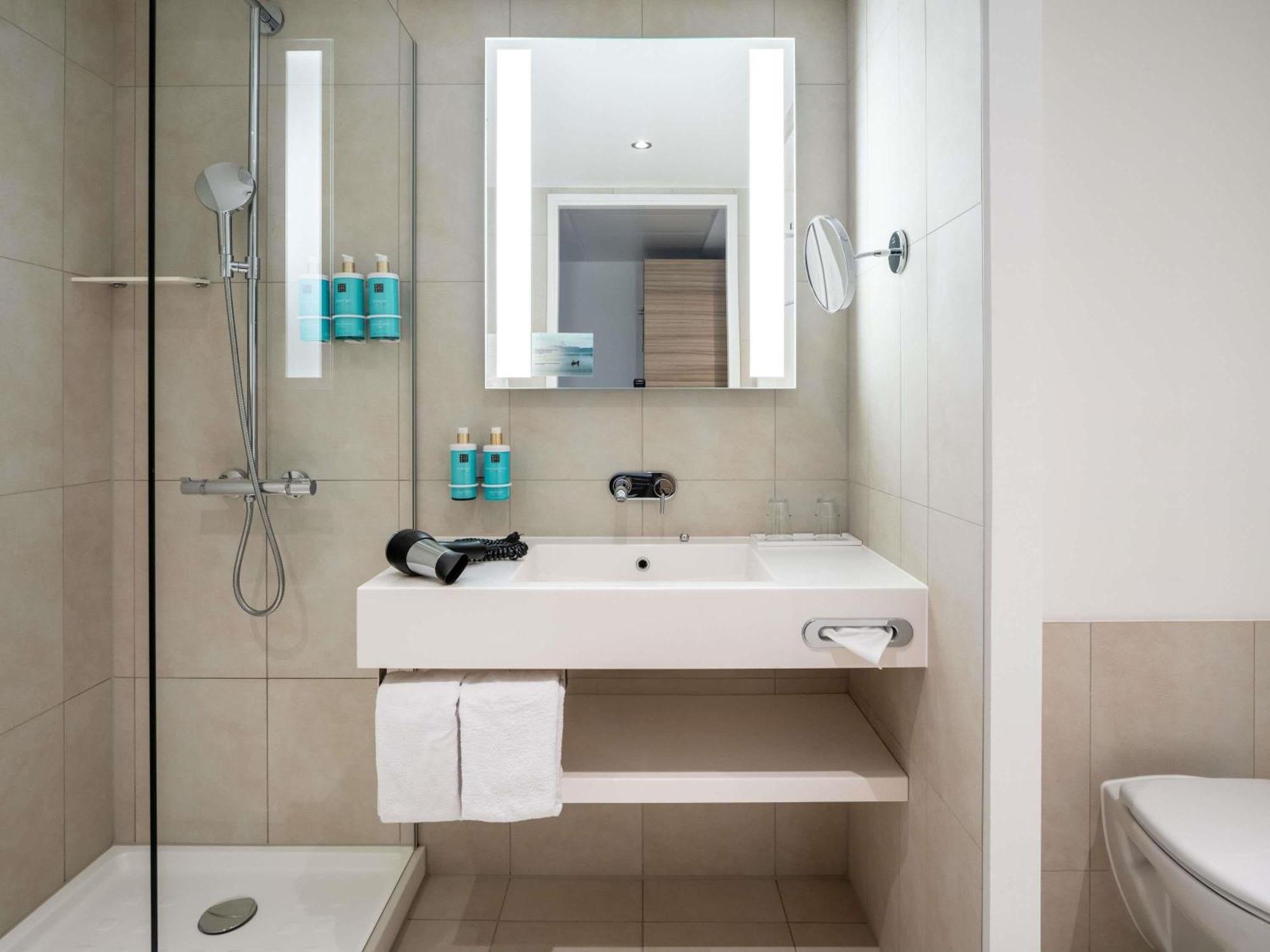 Standard Twin Room,1717132542:JPEG