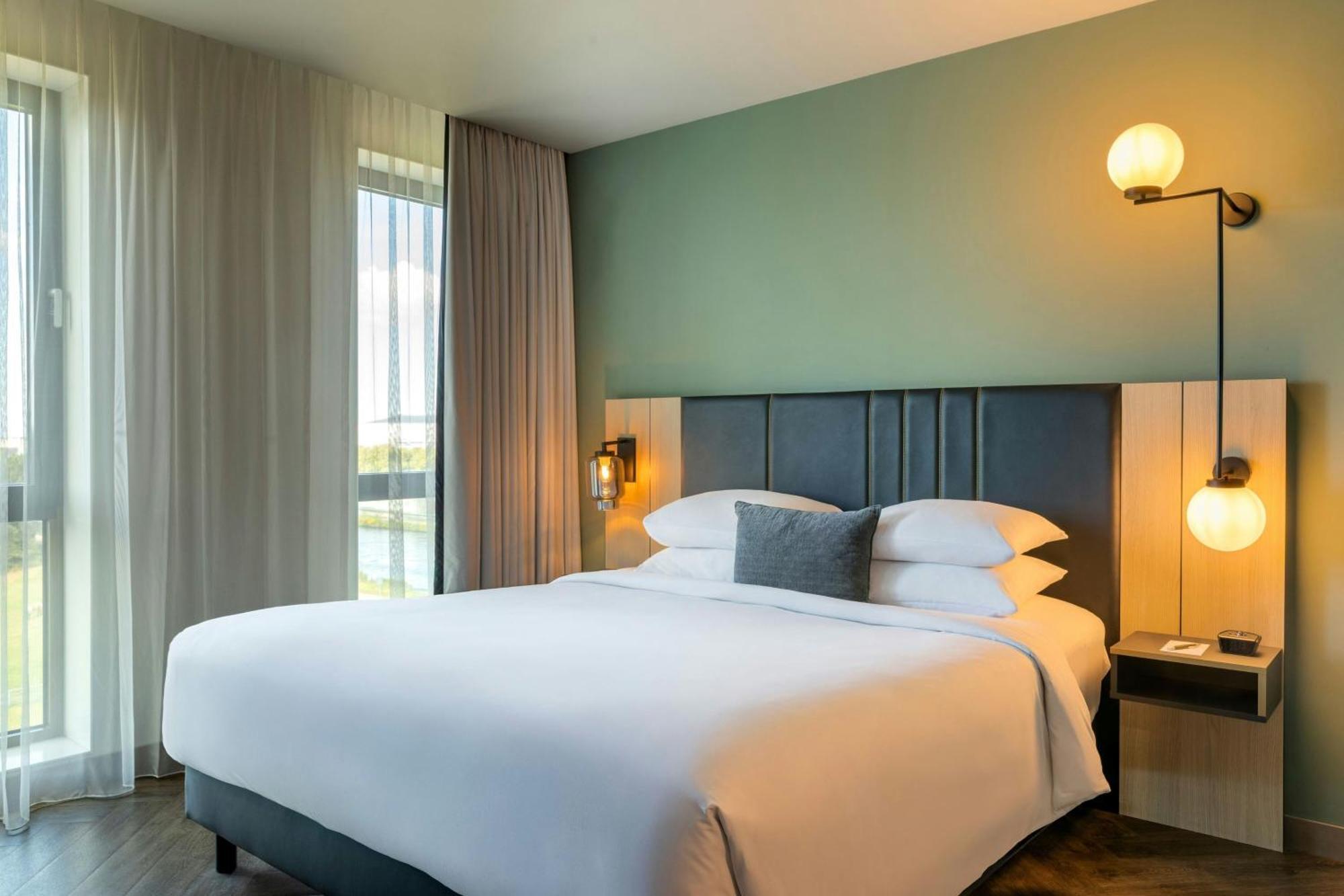 One-Bedroom Corner King Suite Whirlpool