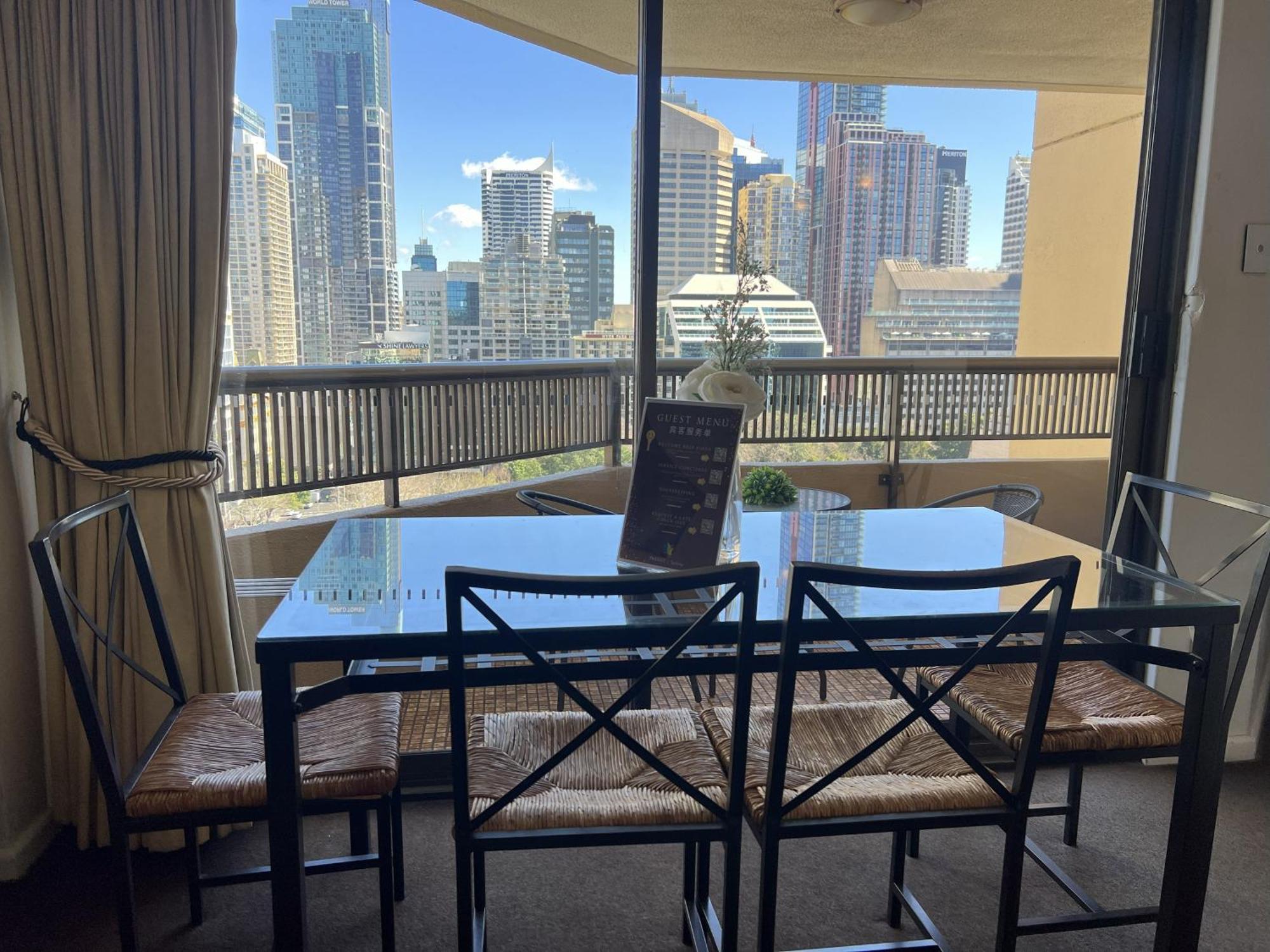 Superior One-Bedroom Apartment Balcony Hyde Park View