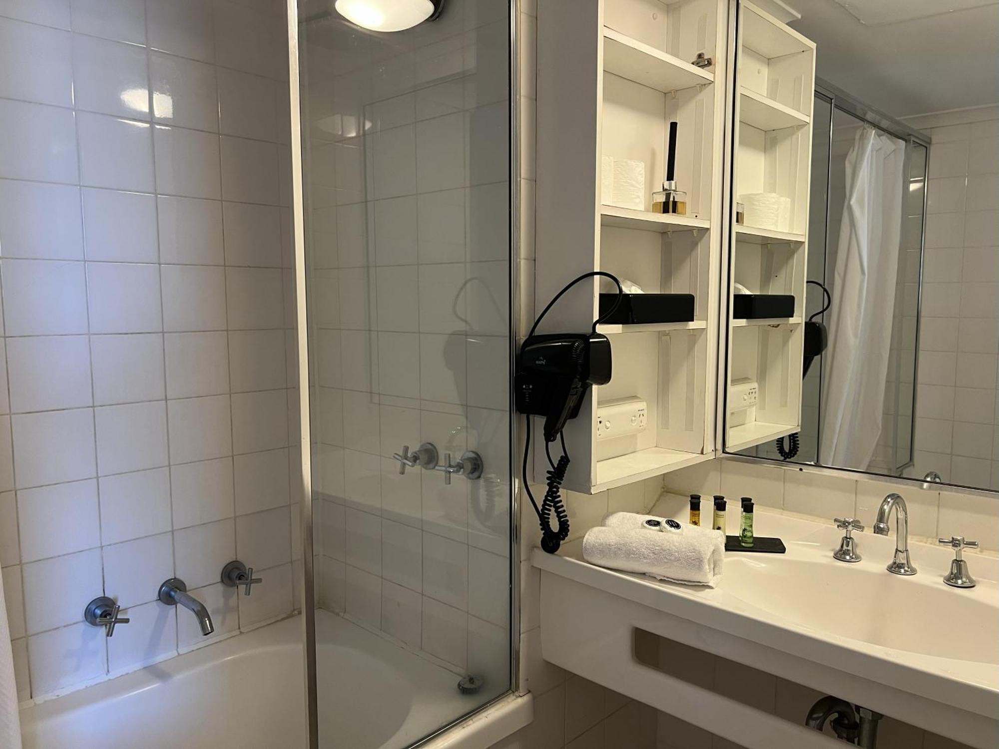 Superior One-Bedroom Apartment Balcony Hyde Park View
