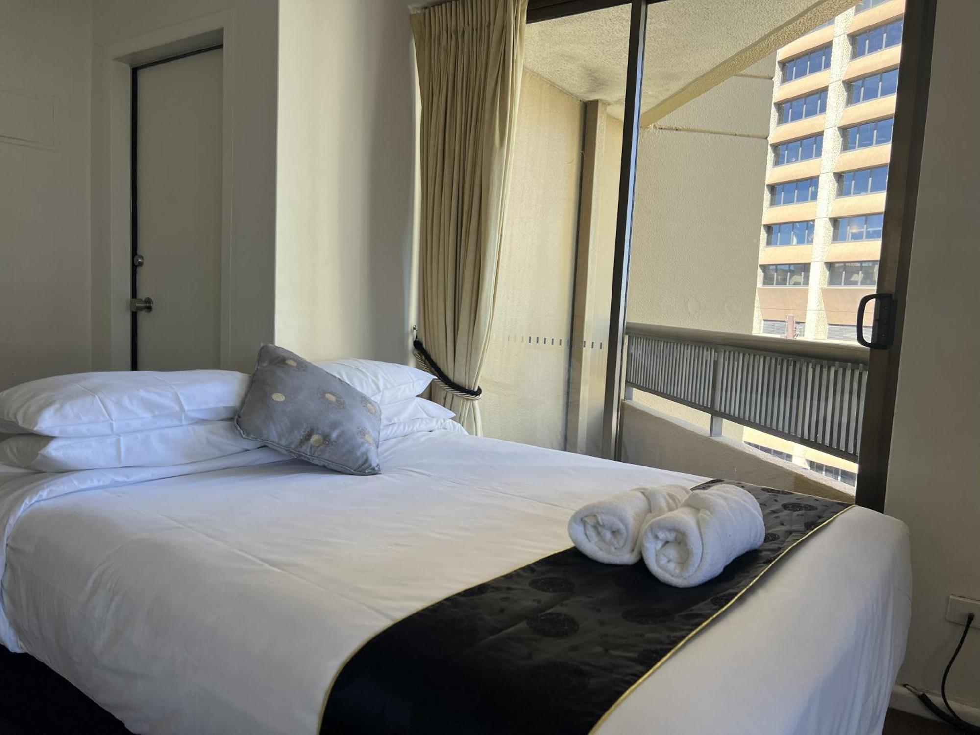 Superior One-Bedroom Apartment Balcony Hyde Park View