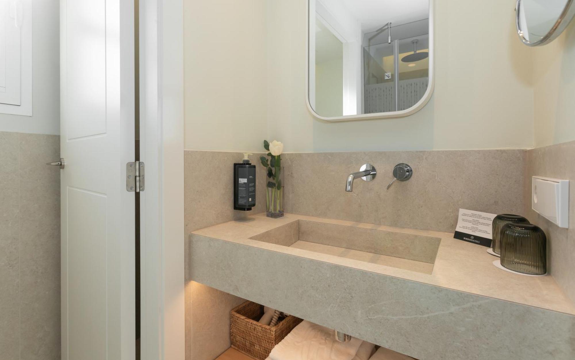 Chambre Double avec Balcon (2 Adultes + 1 Enfant)