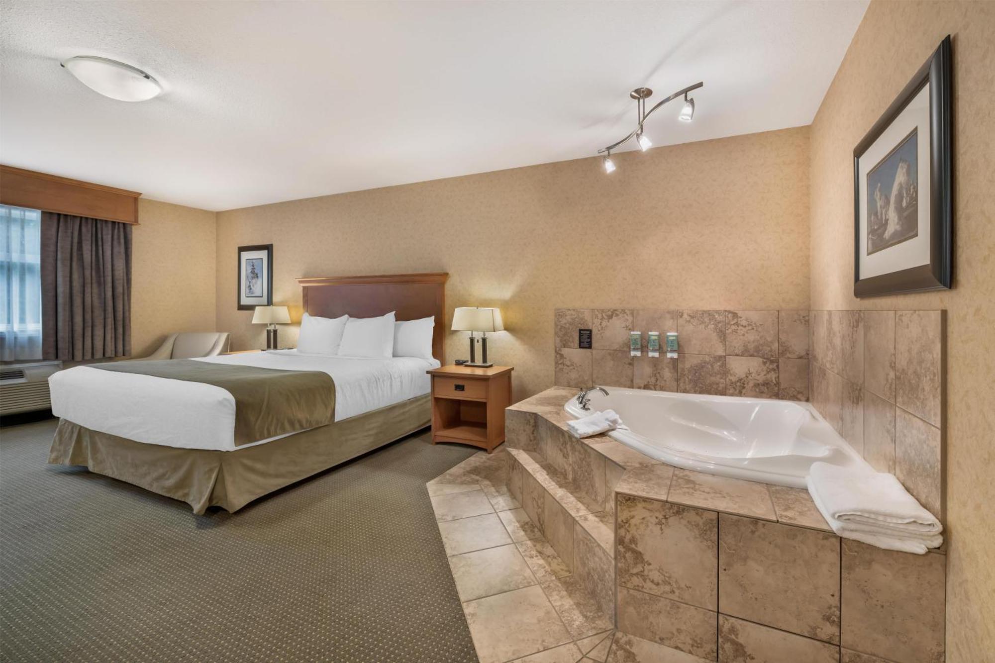 King Room Jetted Tub Fireplace Non-Smoking