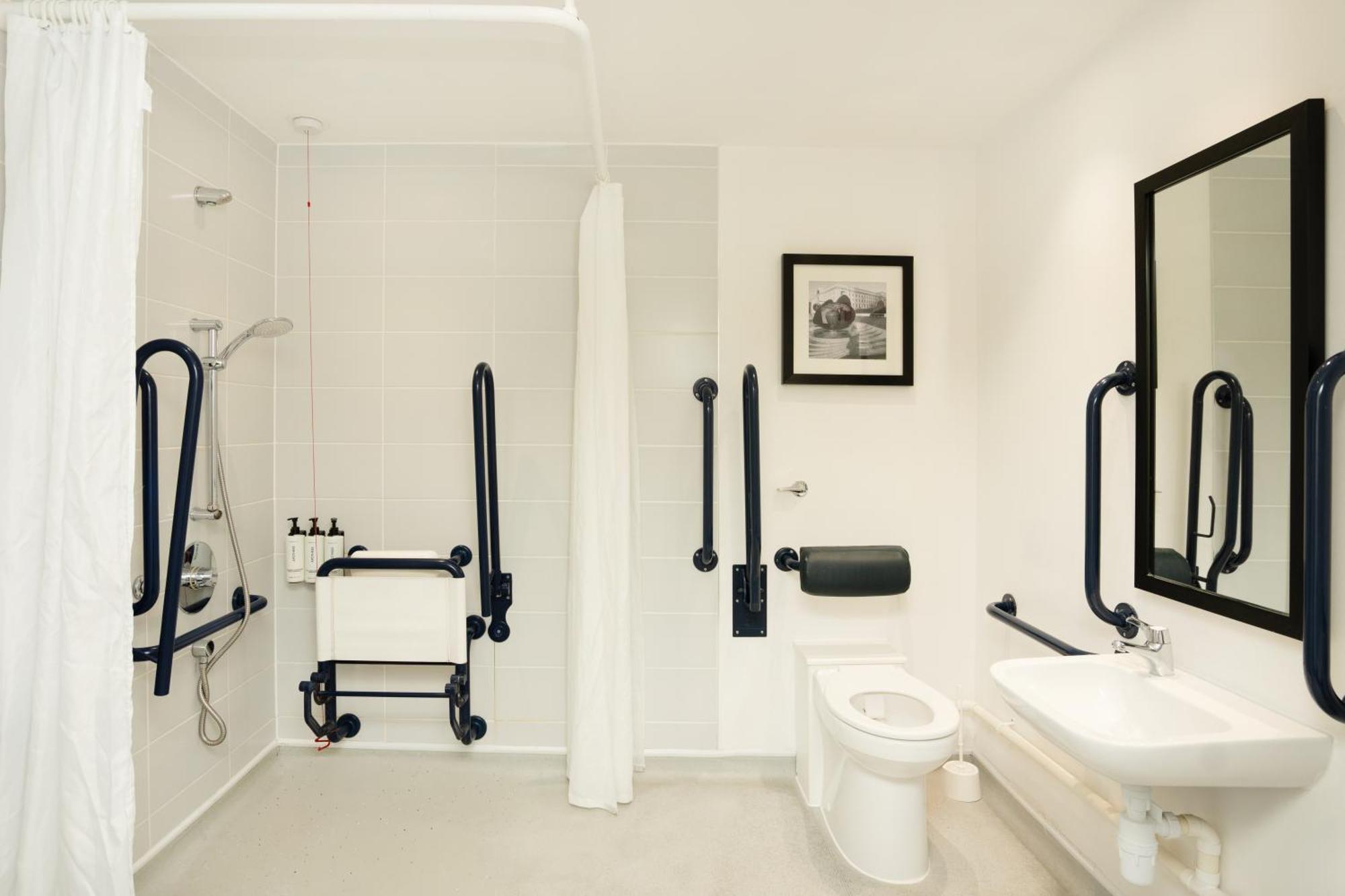Studio King Suite - Accessible